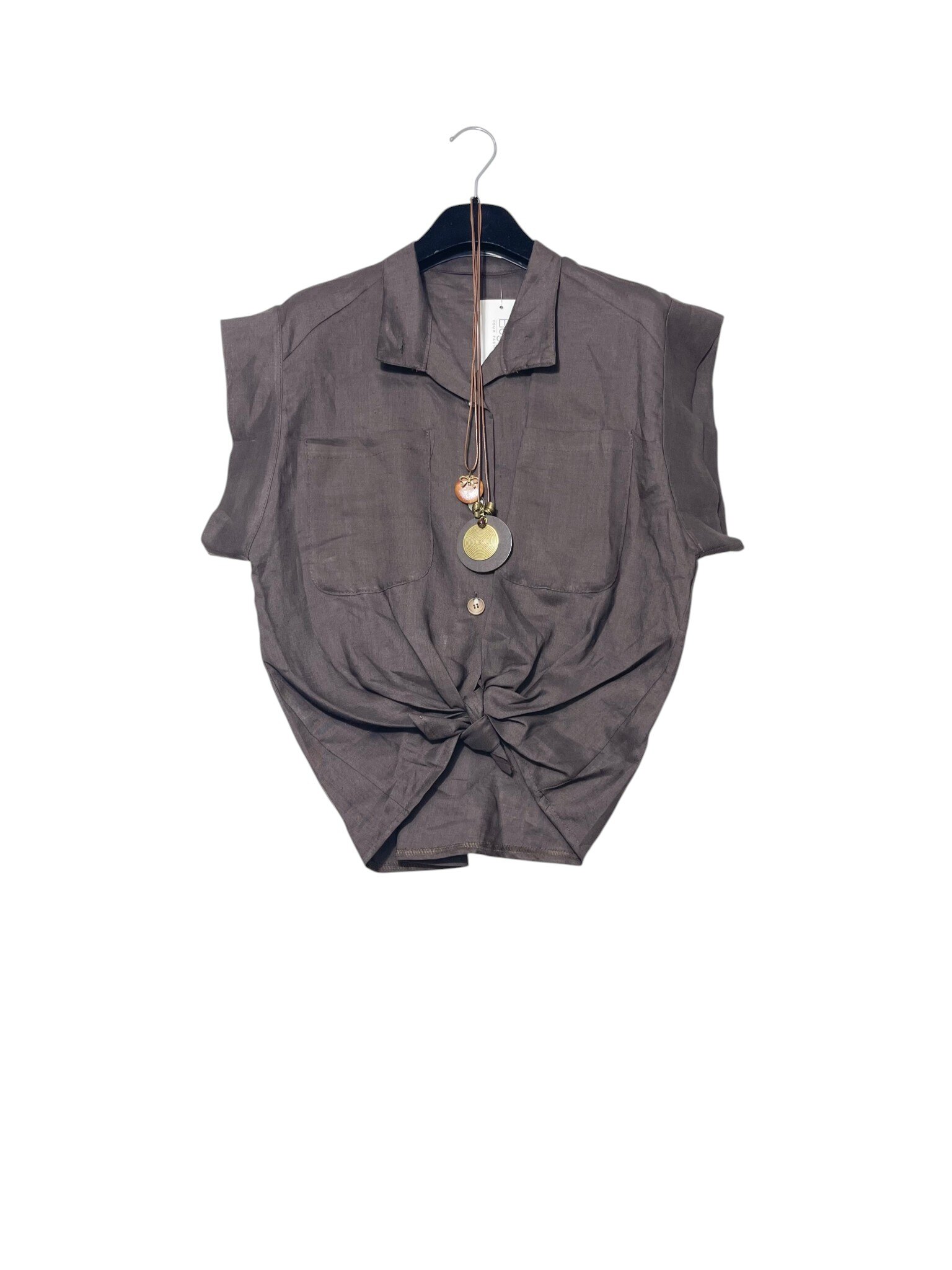 Mayorista Elegance - Camisa sin mangas de lino puro con bolsillos frontales, acompañada de collares