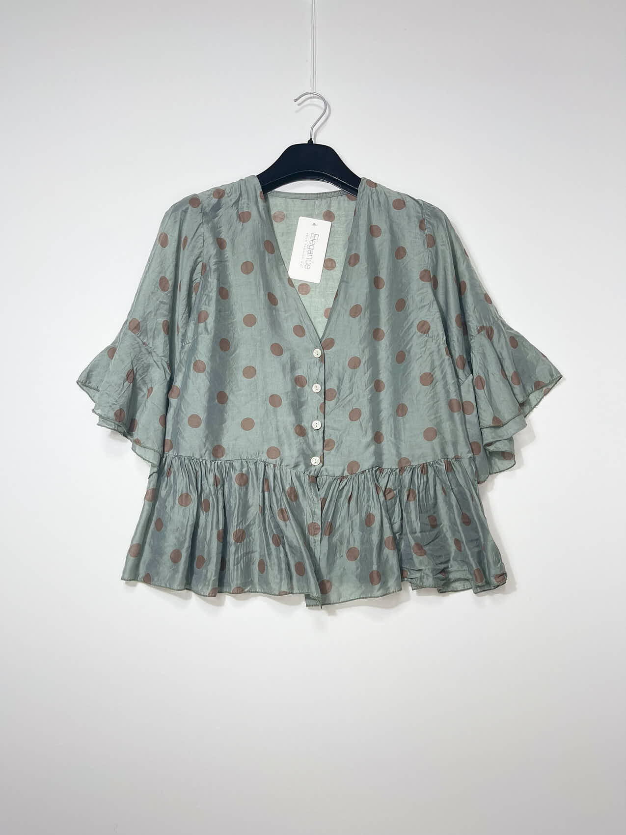 Großhändler Elegance - V-Ausschnitt-Shirt mit Rüschen am Saum und an den Ärmeln