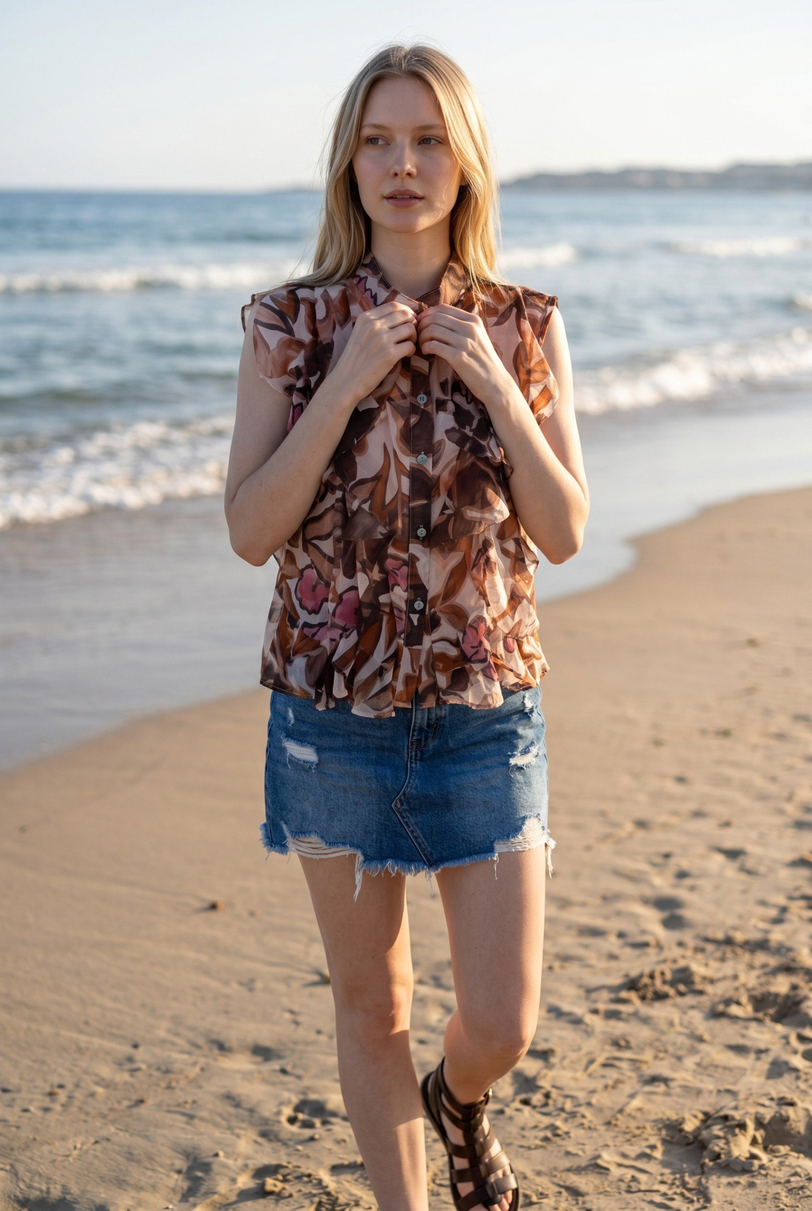 Wholesaler Elegance - Sleeveless blouse with floral print ruffles