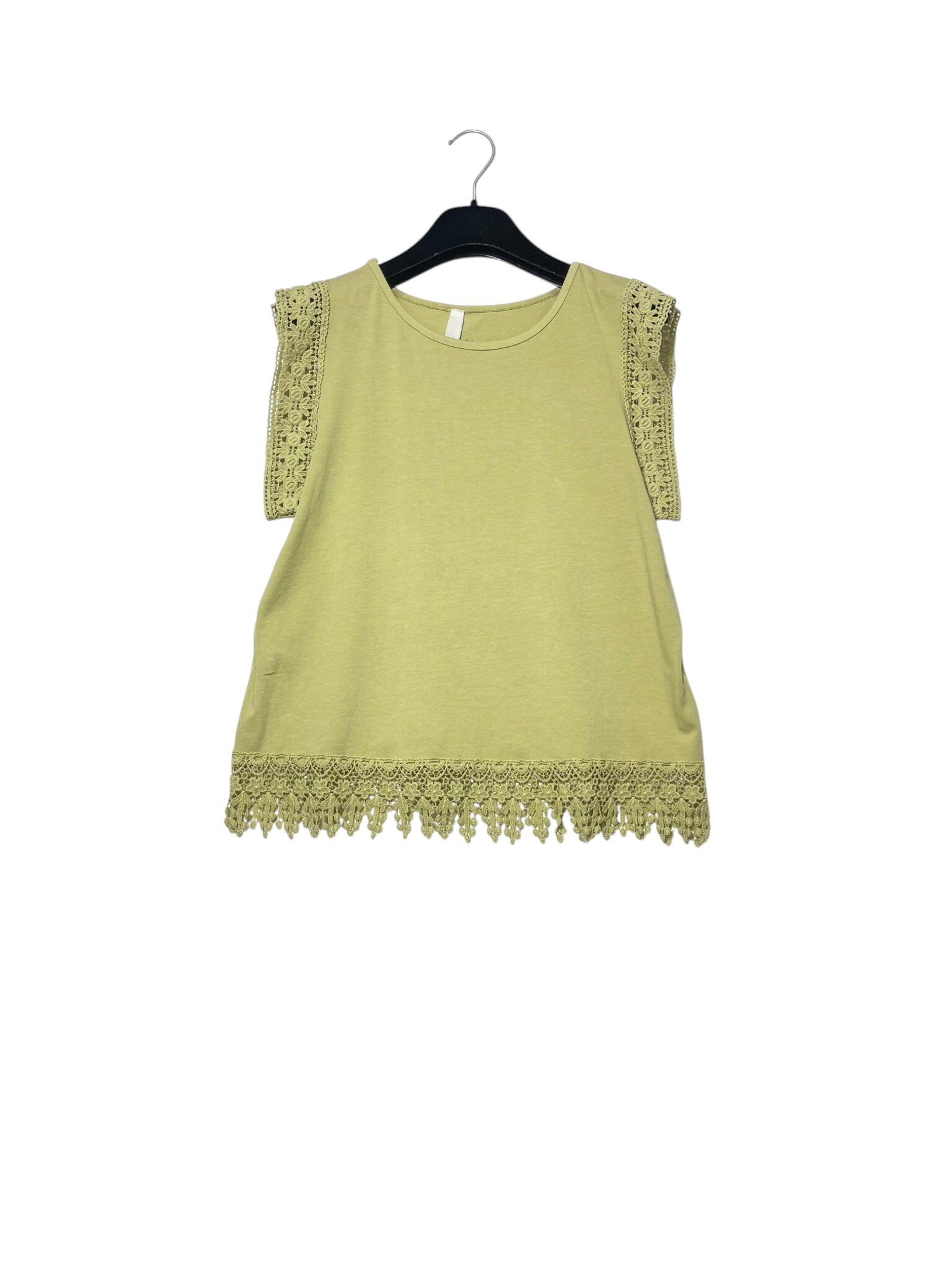 Grossiste Elegance - Débardeur avec empiècements broderie anglaise sur les manches et en bas