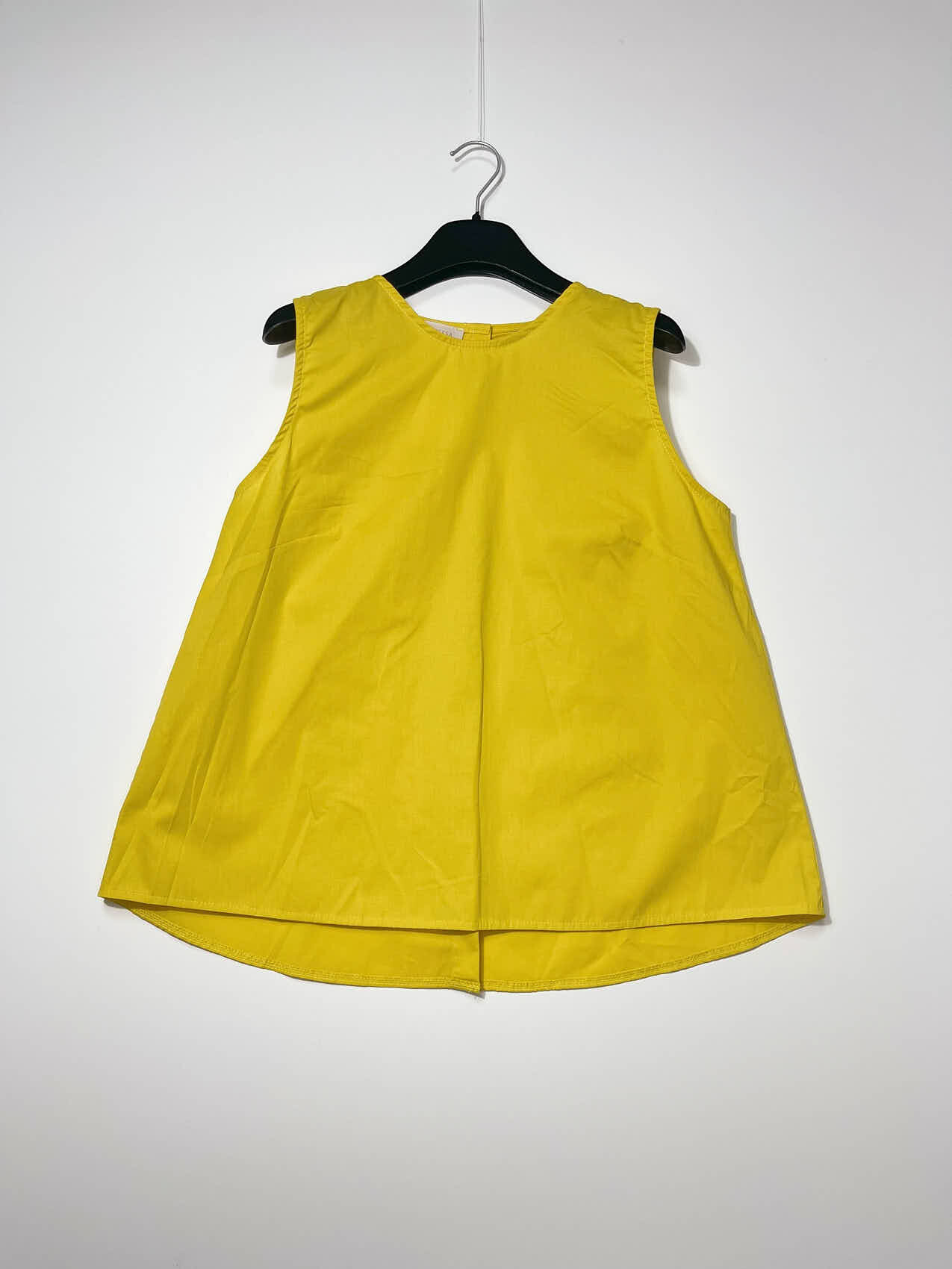 Wholesaler Elegance - Round Neck Tank Top with Buttons on the Back