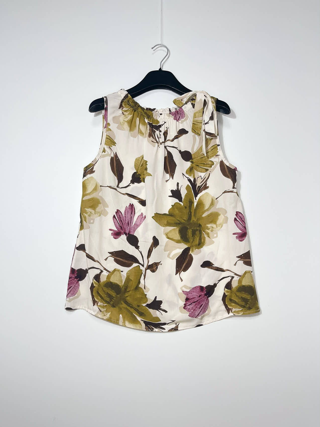 Wholesaler Elegance - T-shirt with elastic at the neck and knot
