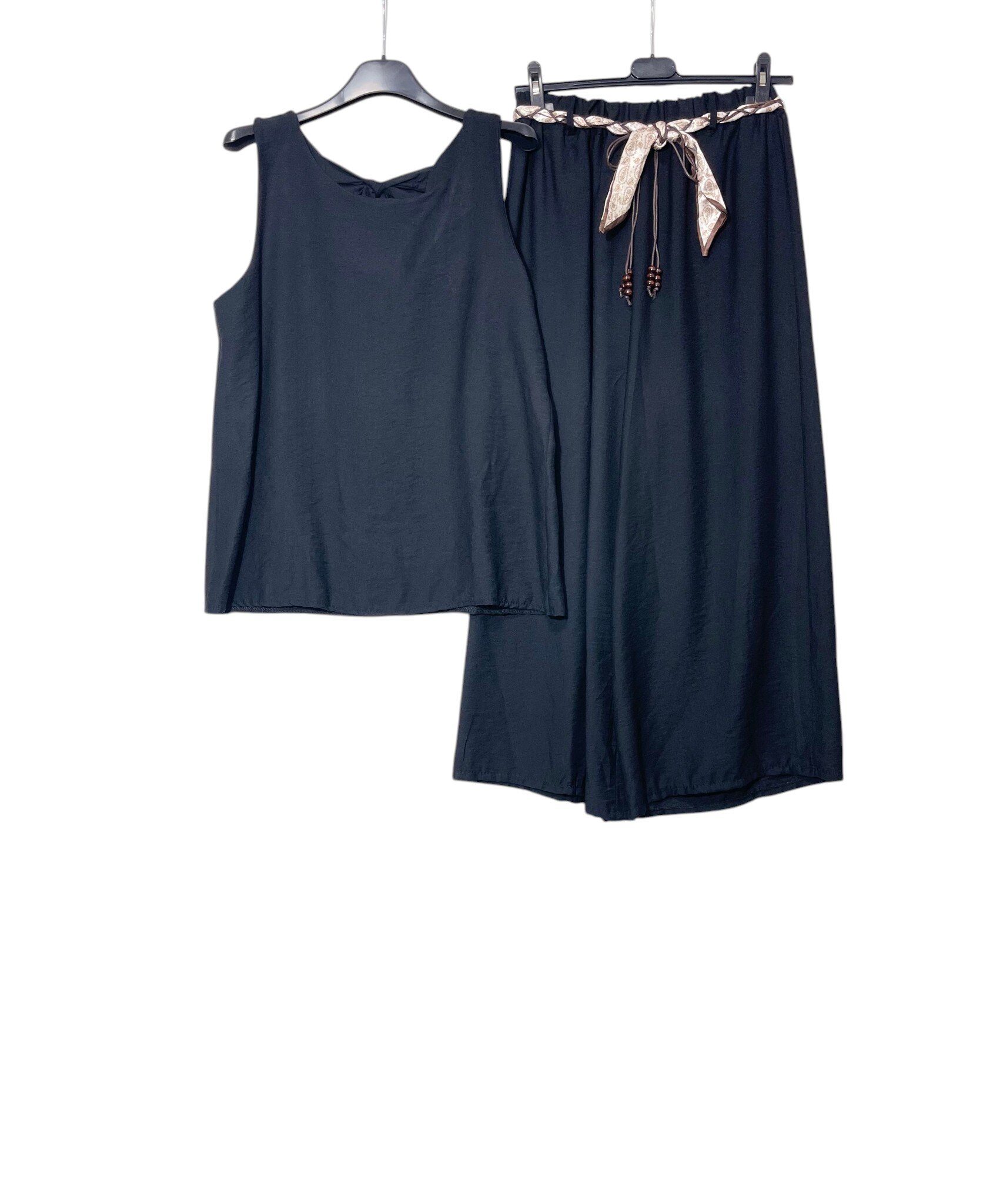 Wholesaler Elegance - Coordinated tank top with back bow and pants with scarf belt