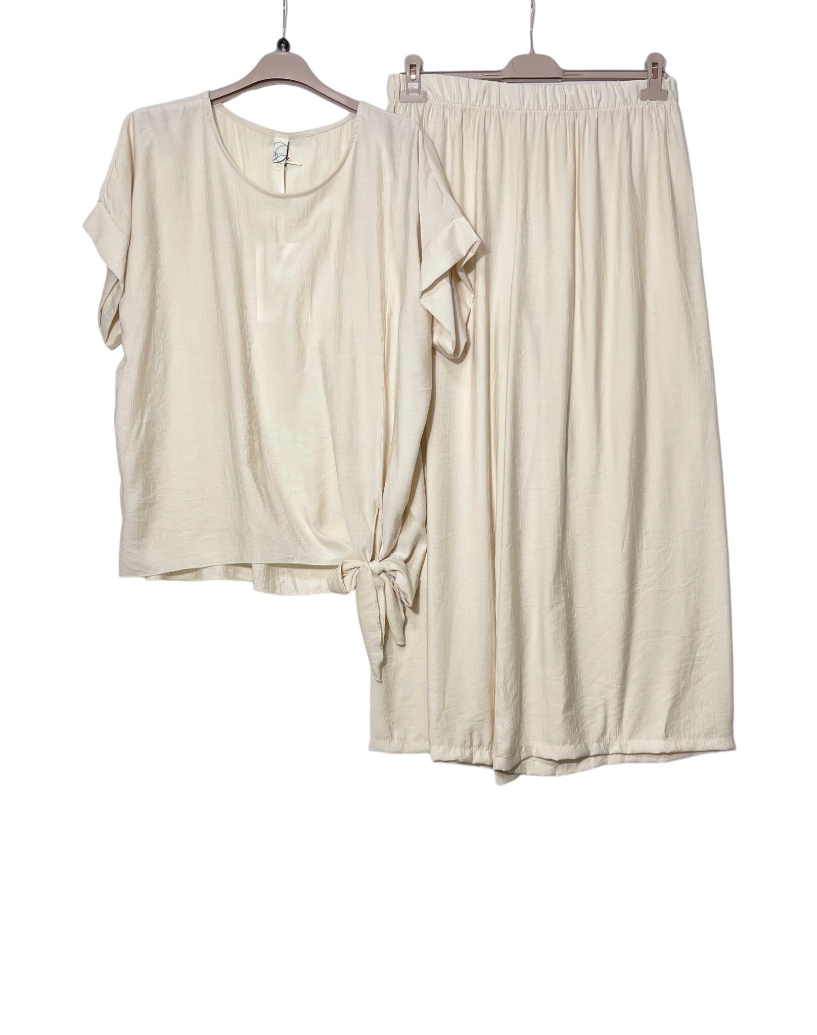Großhändler Elegance - Koordinierte Übergröße T-Shirt mit Schleife und Palazzo-Hose