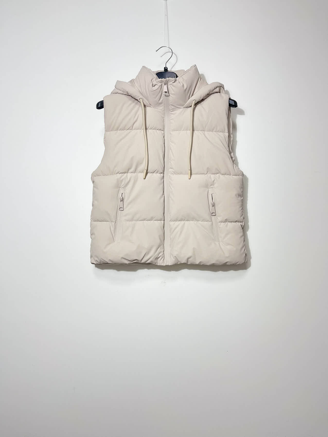 Grossiste Elegance - Gilet matelassé avec capuche