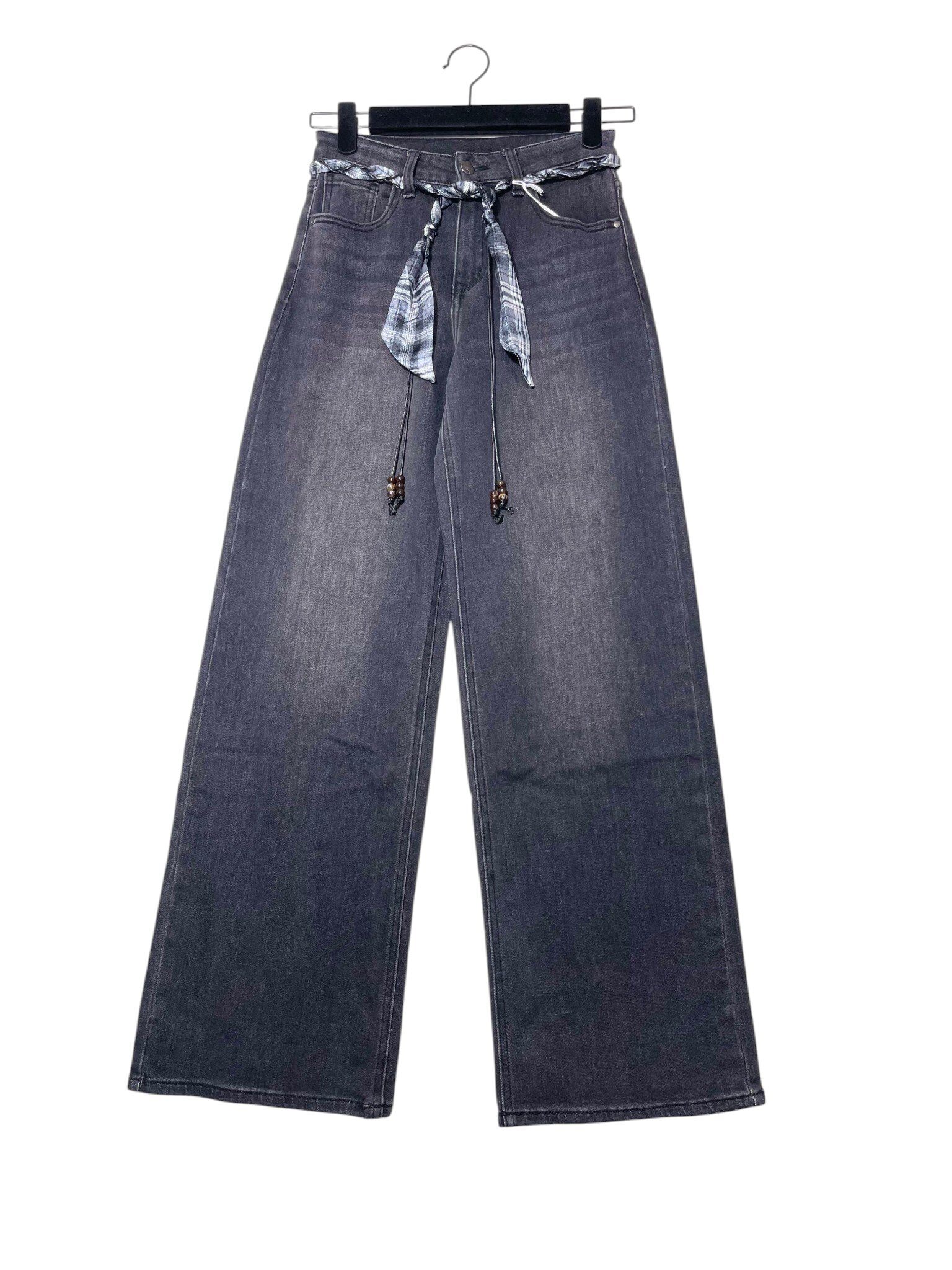 Grossiste Elegance - Jean stone wash à jambes larges avec ceinture