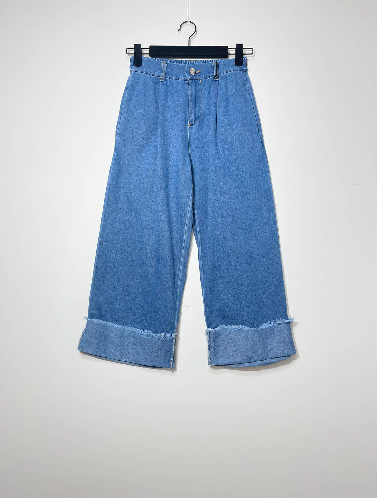 Grossista Elegance - Jeans con risvolto e elastico sul retro