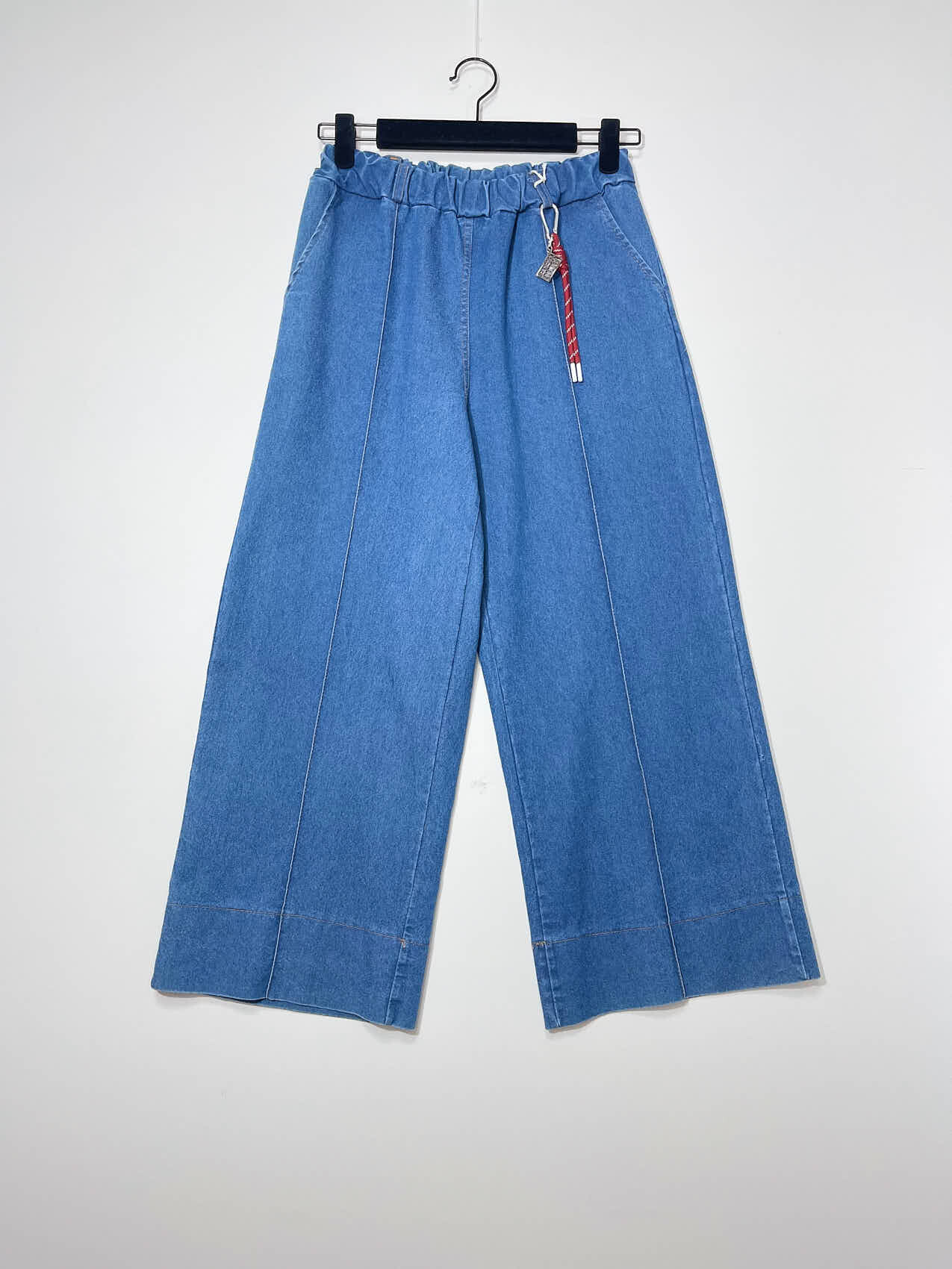 Wholesaler Elegance - Palazzo Jeans in Chambray with Vertical Stitching and Accessory