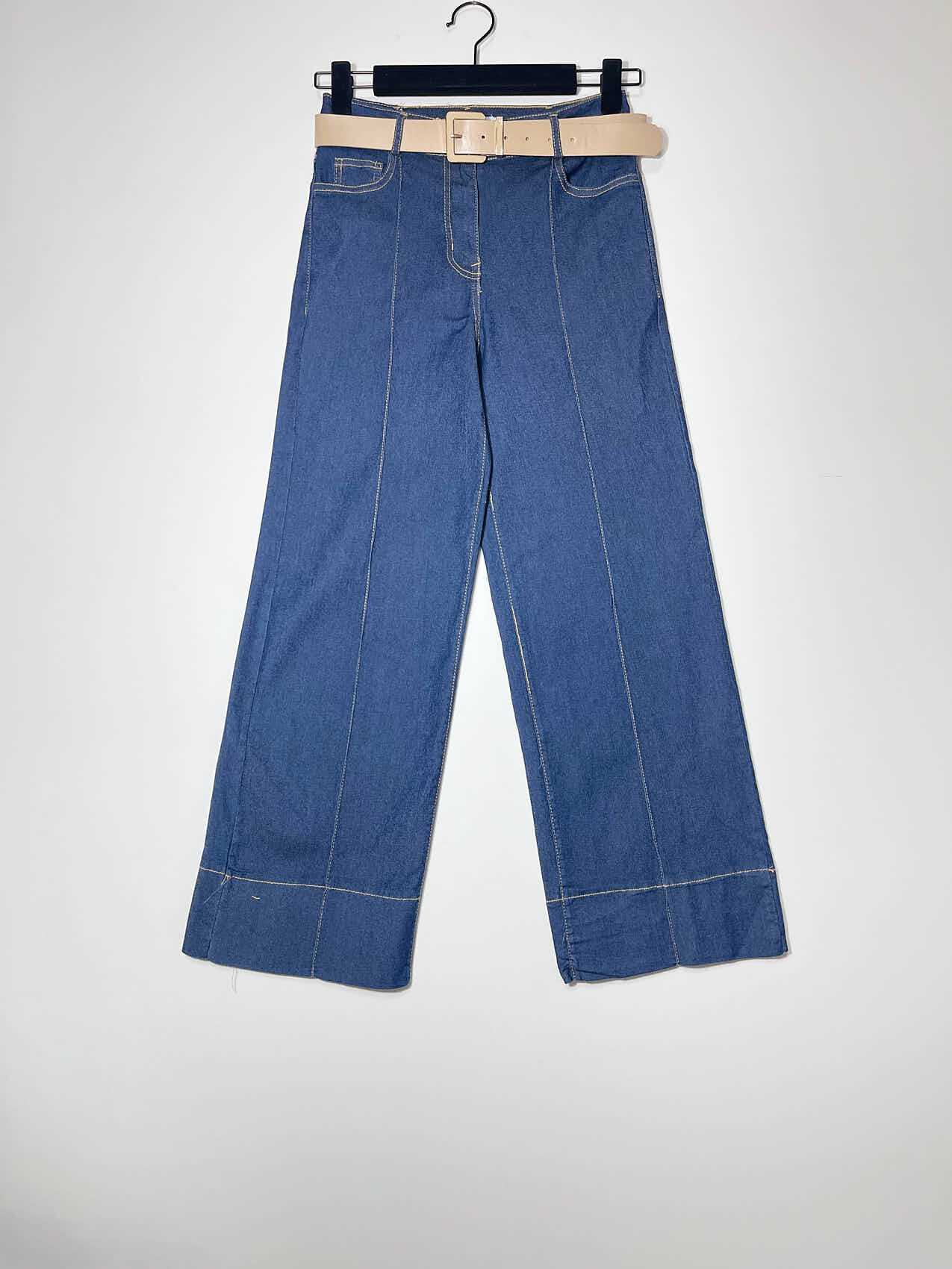 Wholesaler Elegance - Light jeans in the palace with belt