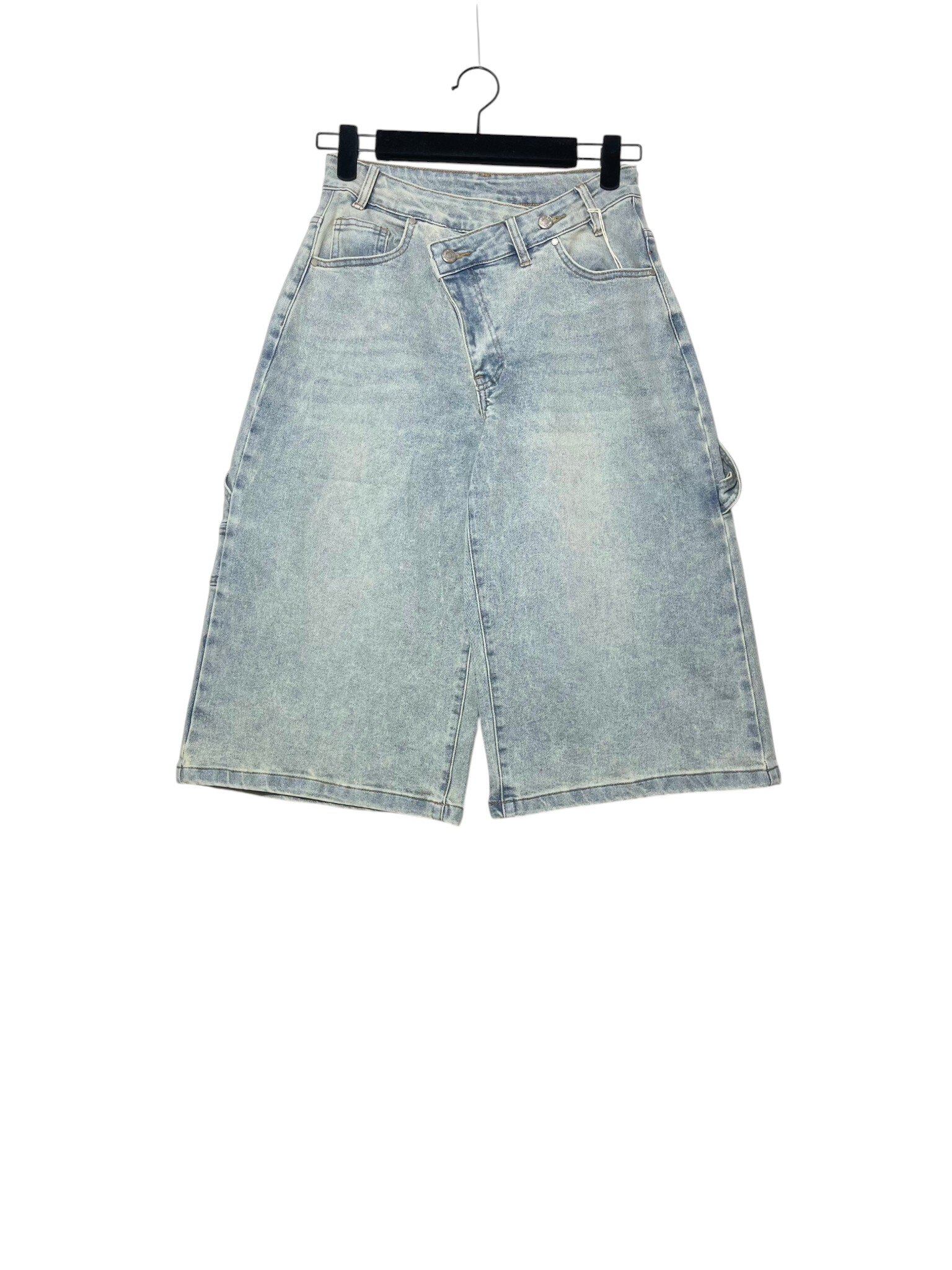 Wholesaler Elegance - Plus size denim bermuda shorts with crossover button