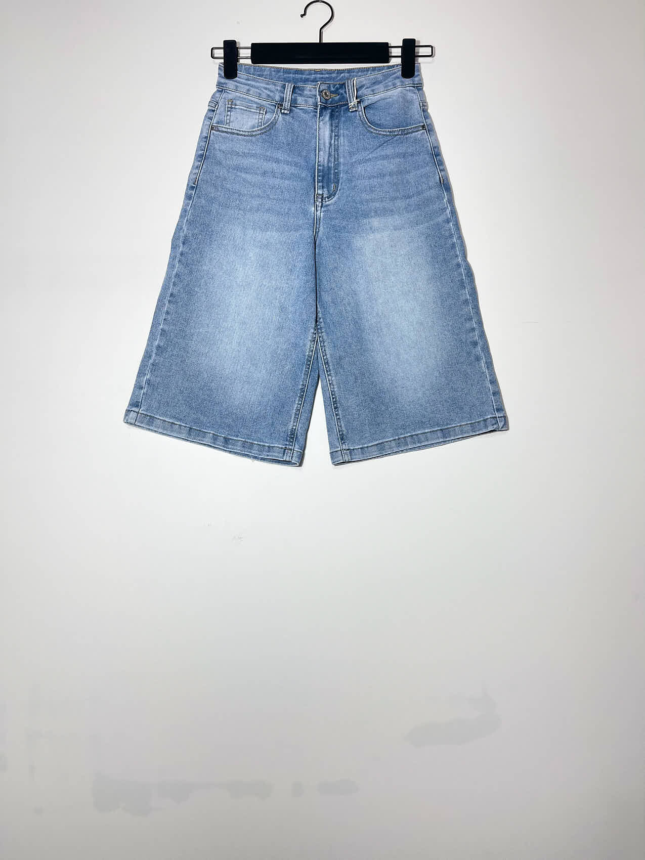 Wholesaler Elegance - Bermuda in Denim Jeans