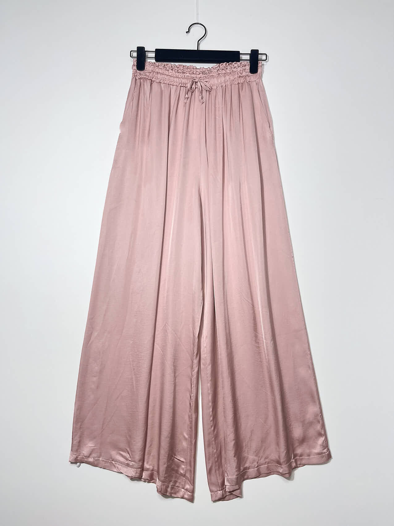 Grossiste Elegance - Pantalon en satin avec élastique à la taille
