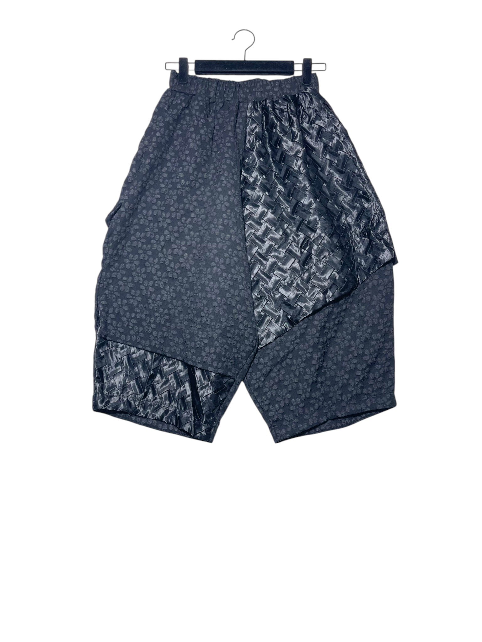 Grossiste Elegance - Pantalon 7/8 en tissus combinés coupe ample avec poches, taille élastiquée
