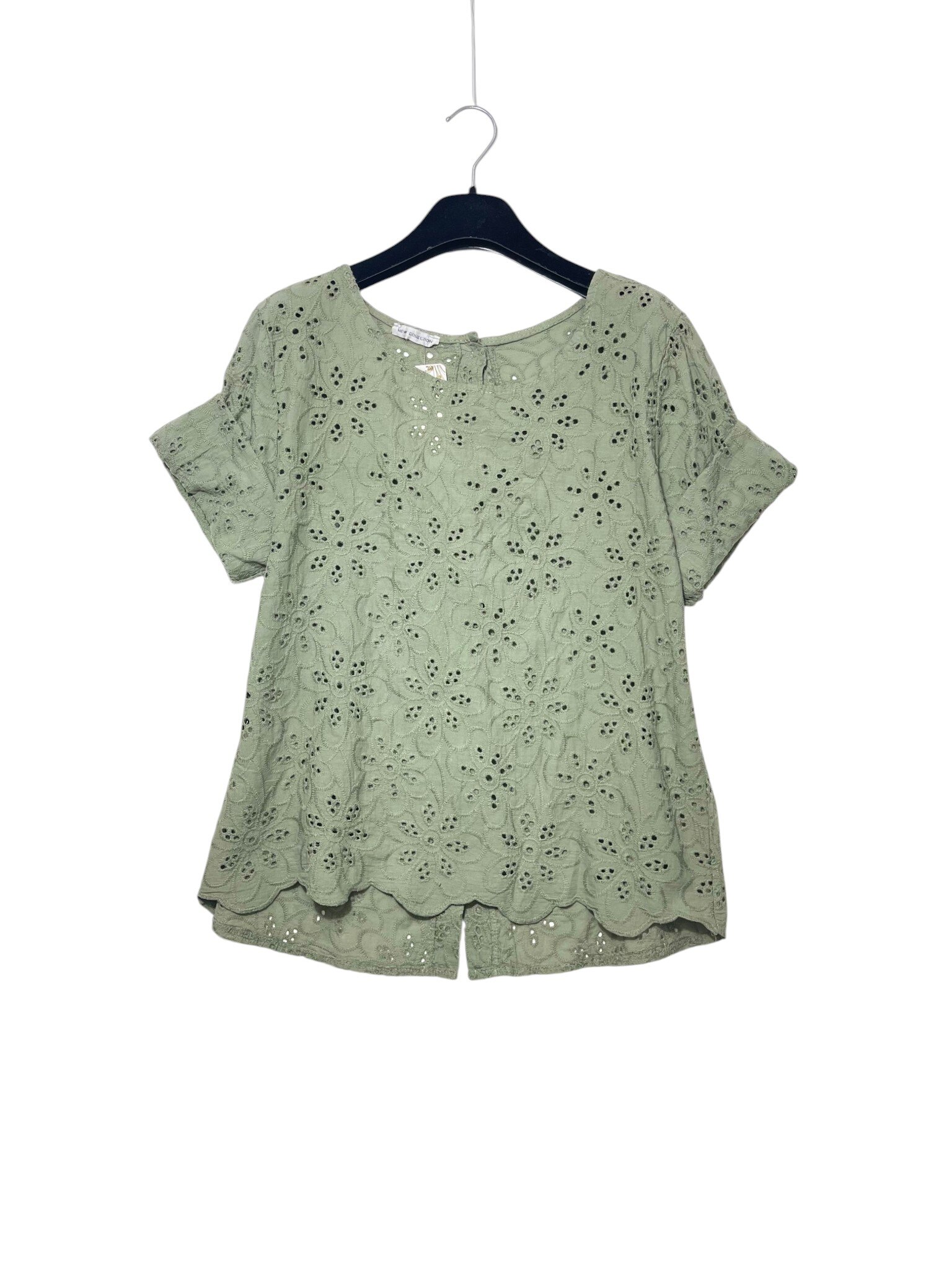 Mayorista Elegance - Blusa de bordado inglés con botones en la espalda