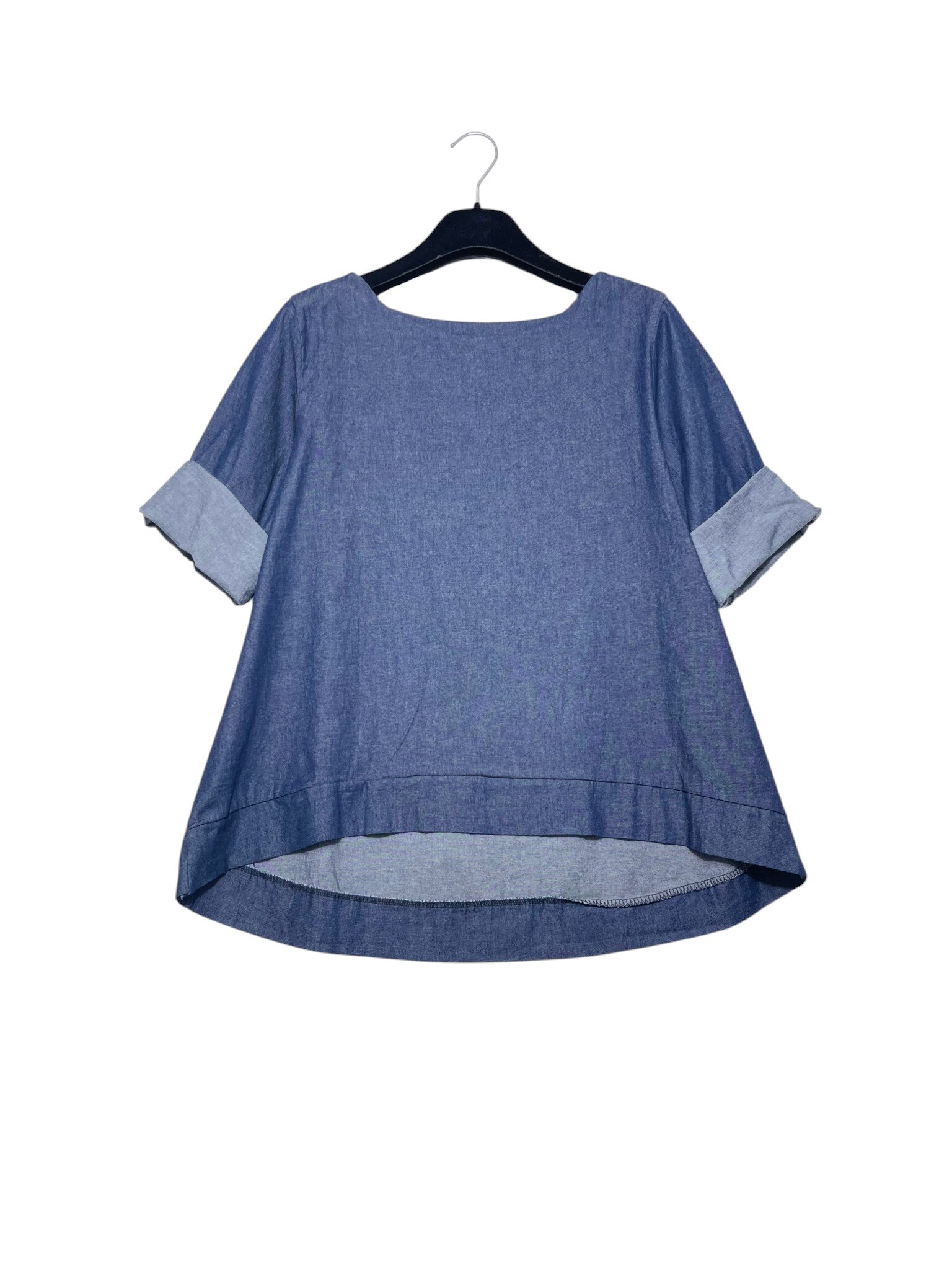 Mayorista Elegance - Camiseta de cuello redondo en denim ligero, más larga en la parte trasera