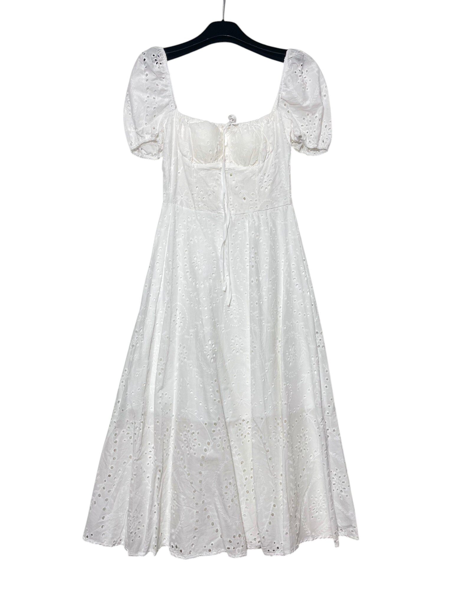 Grossiste Elegance - Robe longue en broderie anglaise avec décolleté ajustable