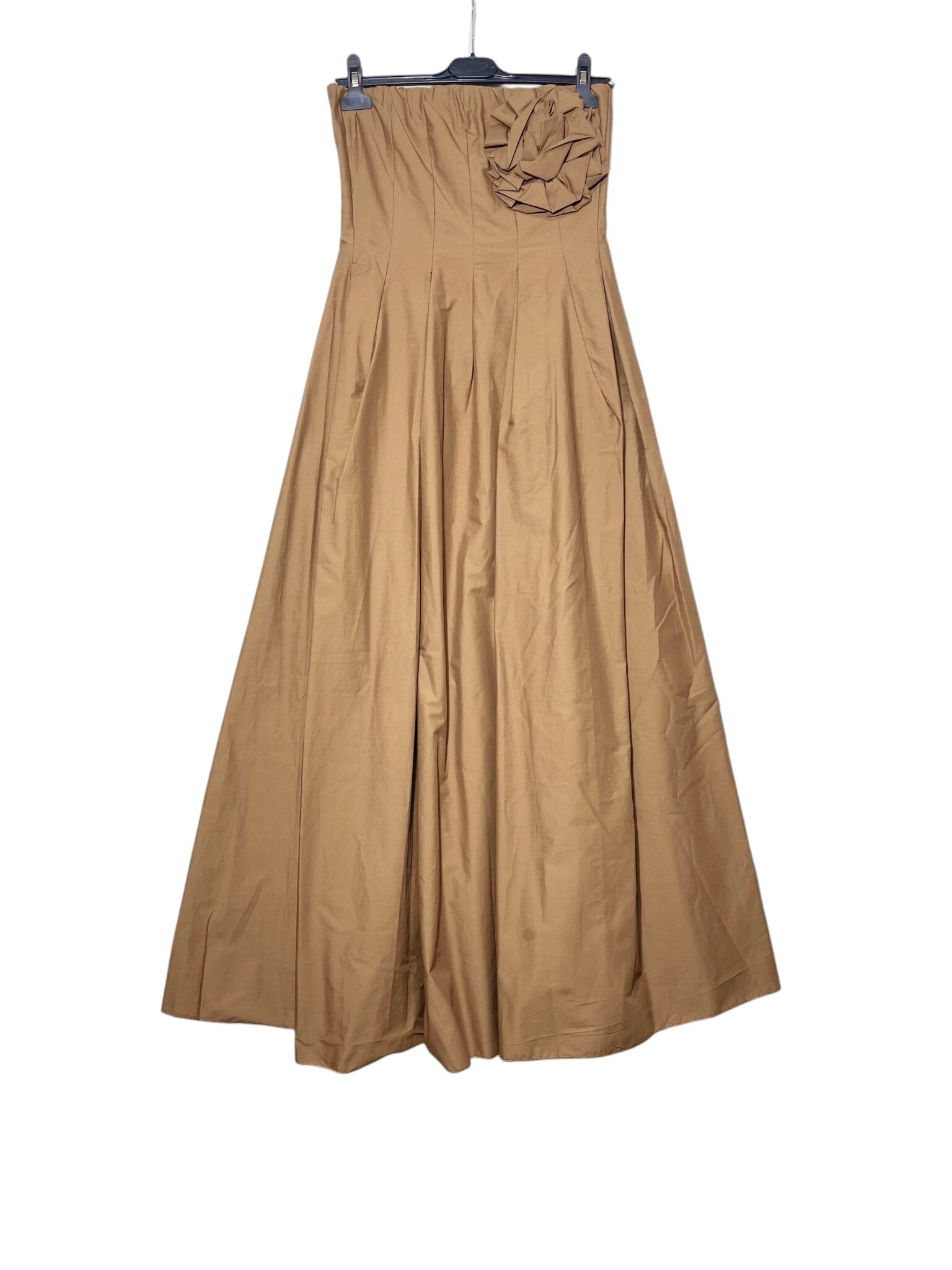 Mayorista Elegance - Vestido sin tirantes con pinzas y broche de rosa
