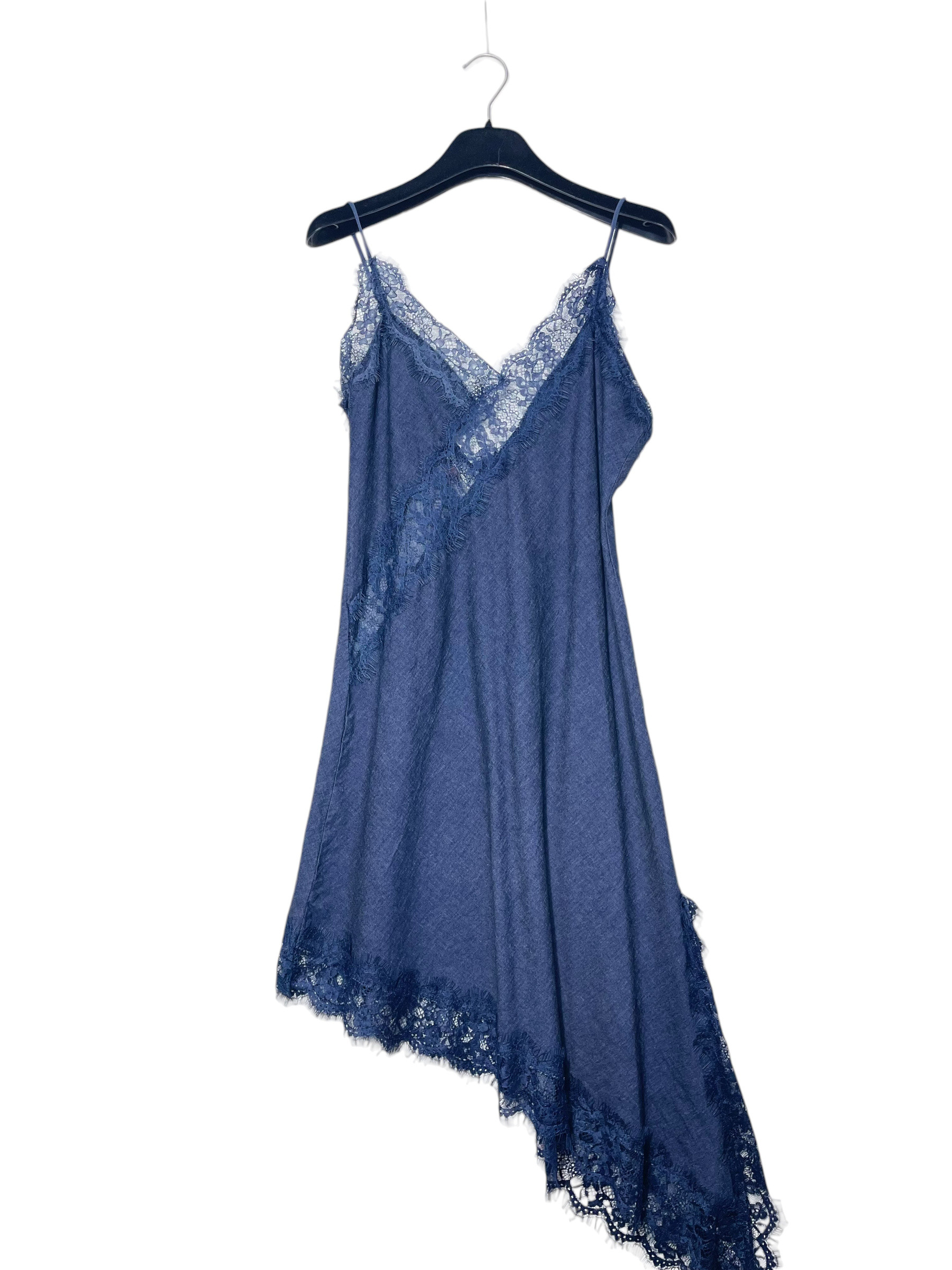 Grossiste Elegance - Robe à fines bretelles réglables en chambray avec dentelle