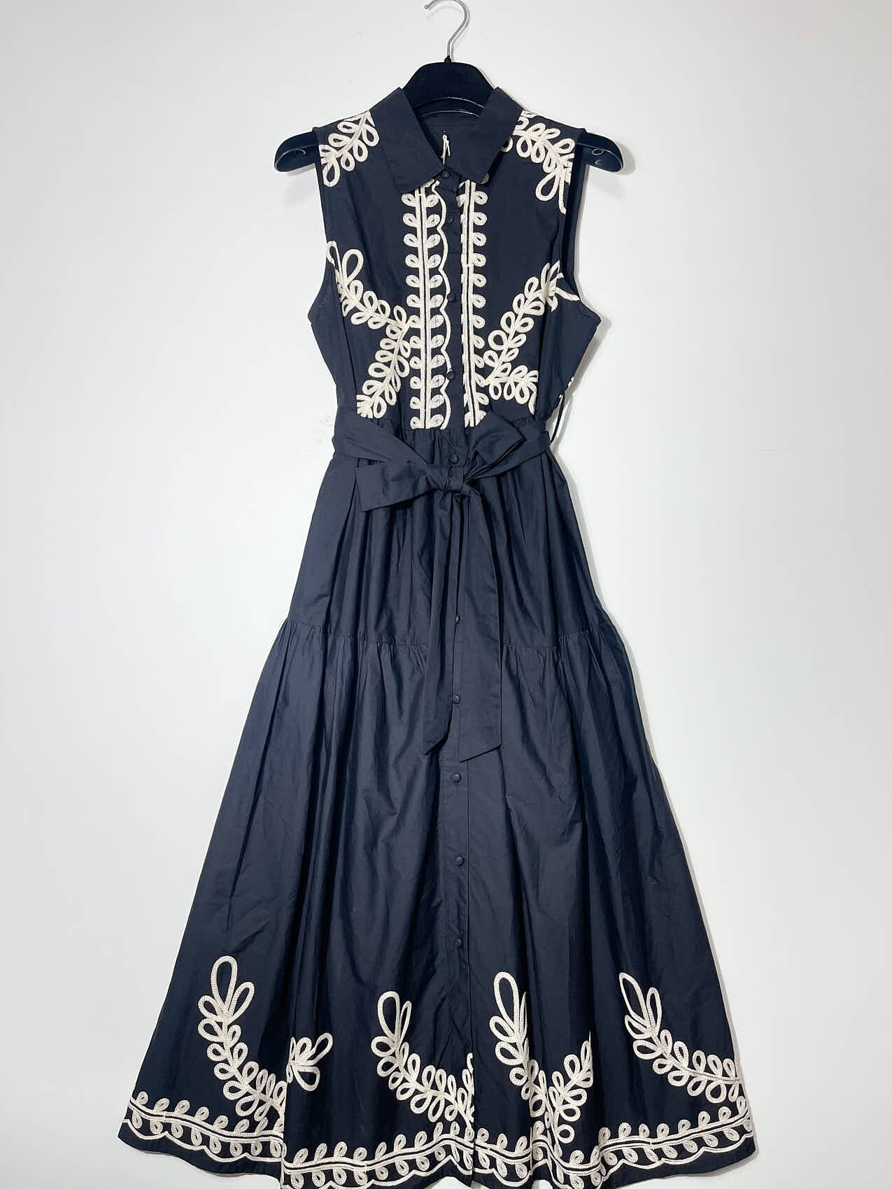 Wholesaler Elegance - Sleeveless chemisier dress with embroidery