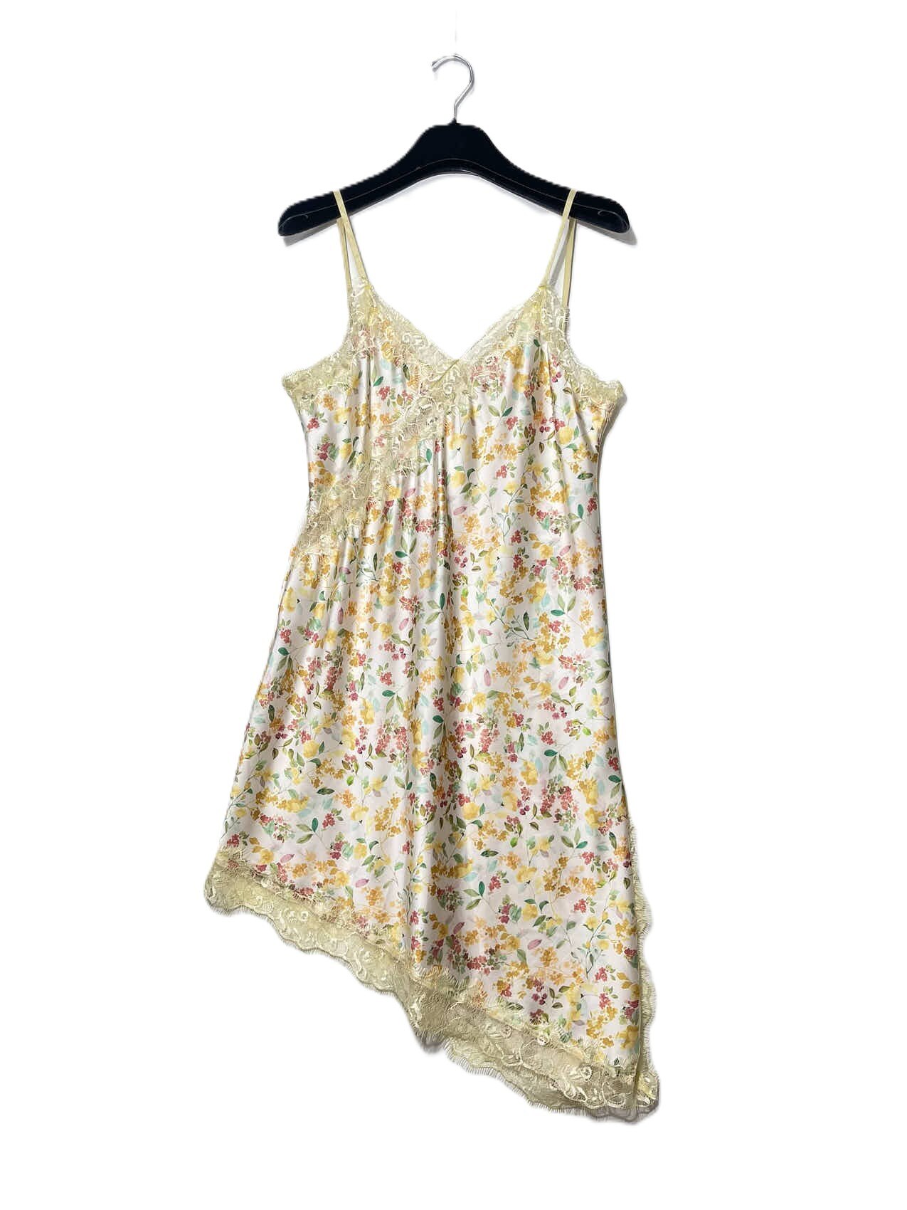 Grossista Elegance - Vestito assimetrico a fiori con pizzo e spalline regolabili