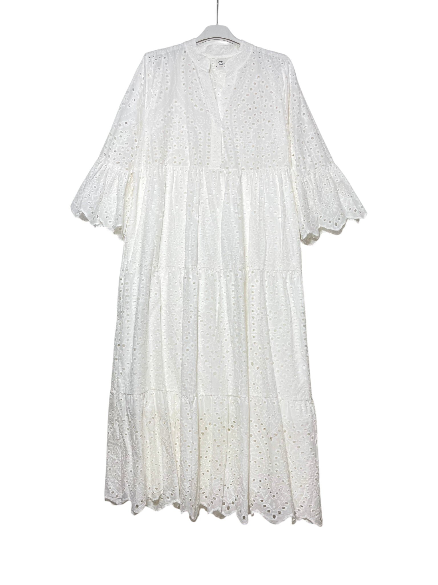 Mayorista Elegance - Vestido largo de bordado inglés con botones y mangas con volantes, volantes en la parte inferior