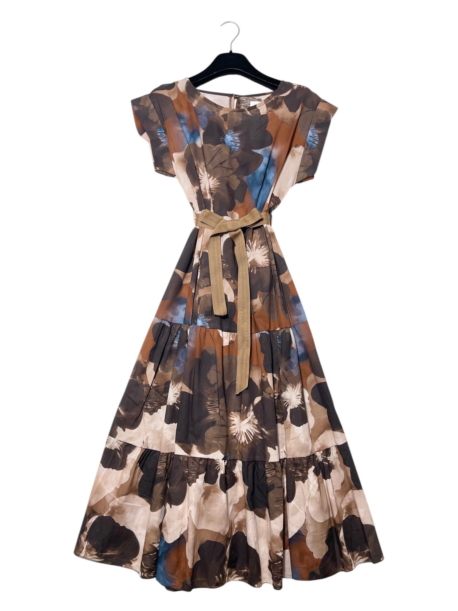 Wholesaler Elegance - Sleeveless tiered dress with floral print