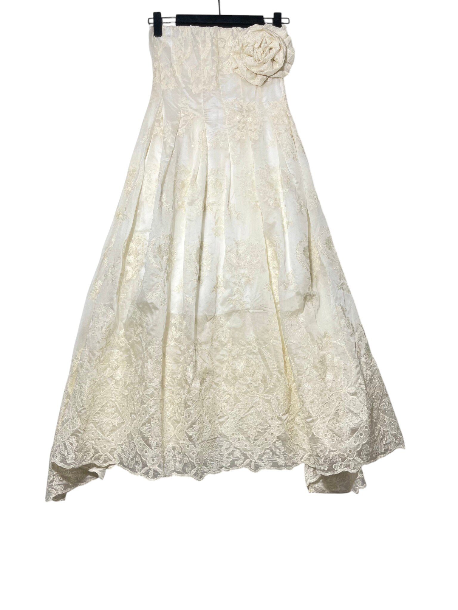 Wholesaler Elegance - Bandeau dress in eyelet lace with darts