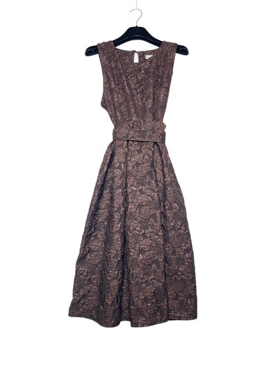 Großhändler Elegance - Ärmelloses geknittertes Kleid Großhändler Elegance - Ärmelloses geknittertes Kleid