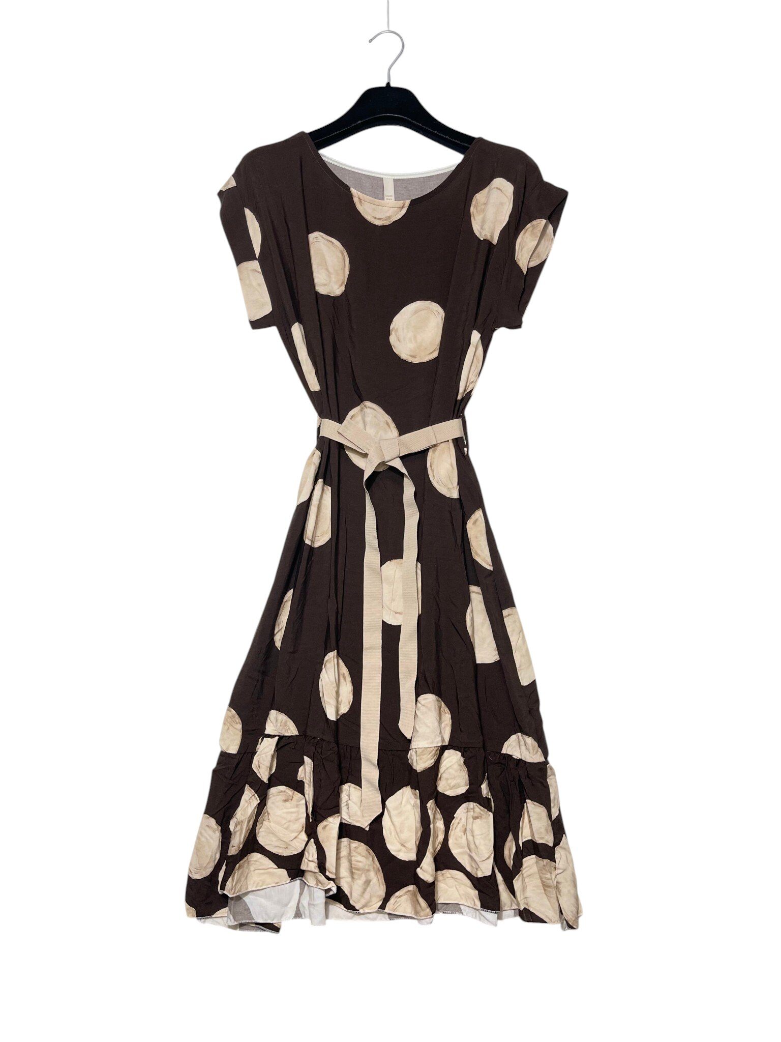 Großhändler Elegance - Ärmelloses Kleid mit Rüschen und gepunktetem Gürtel
