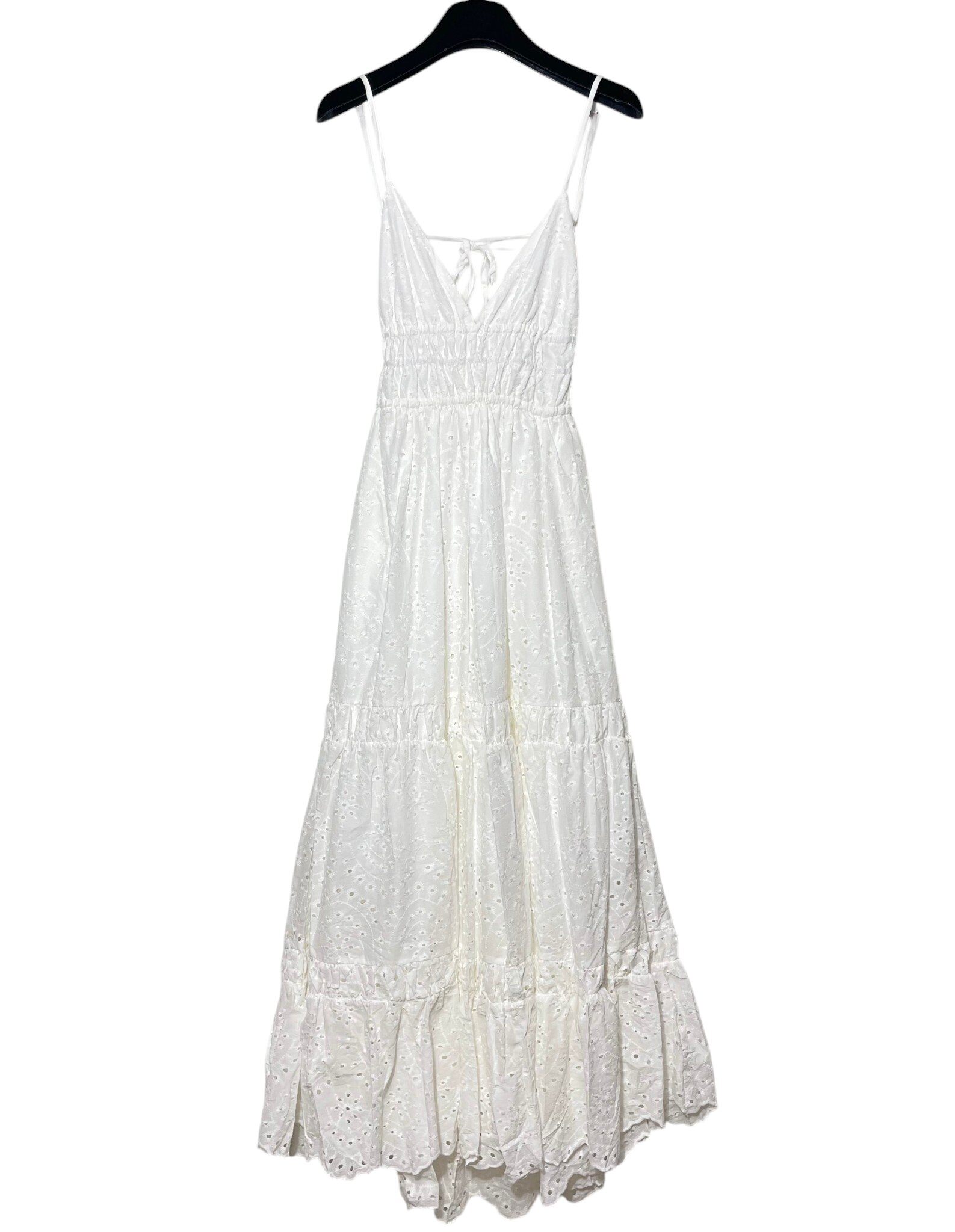 Grossiste Elegance - Robe longue en broderie anglaise à volants