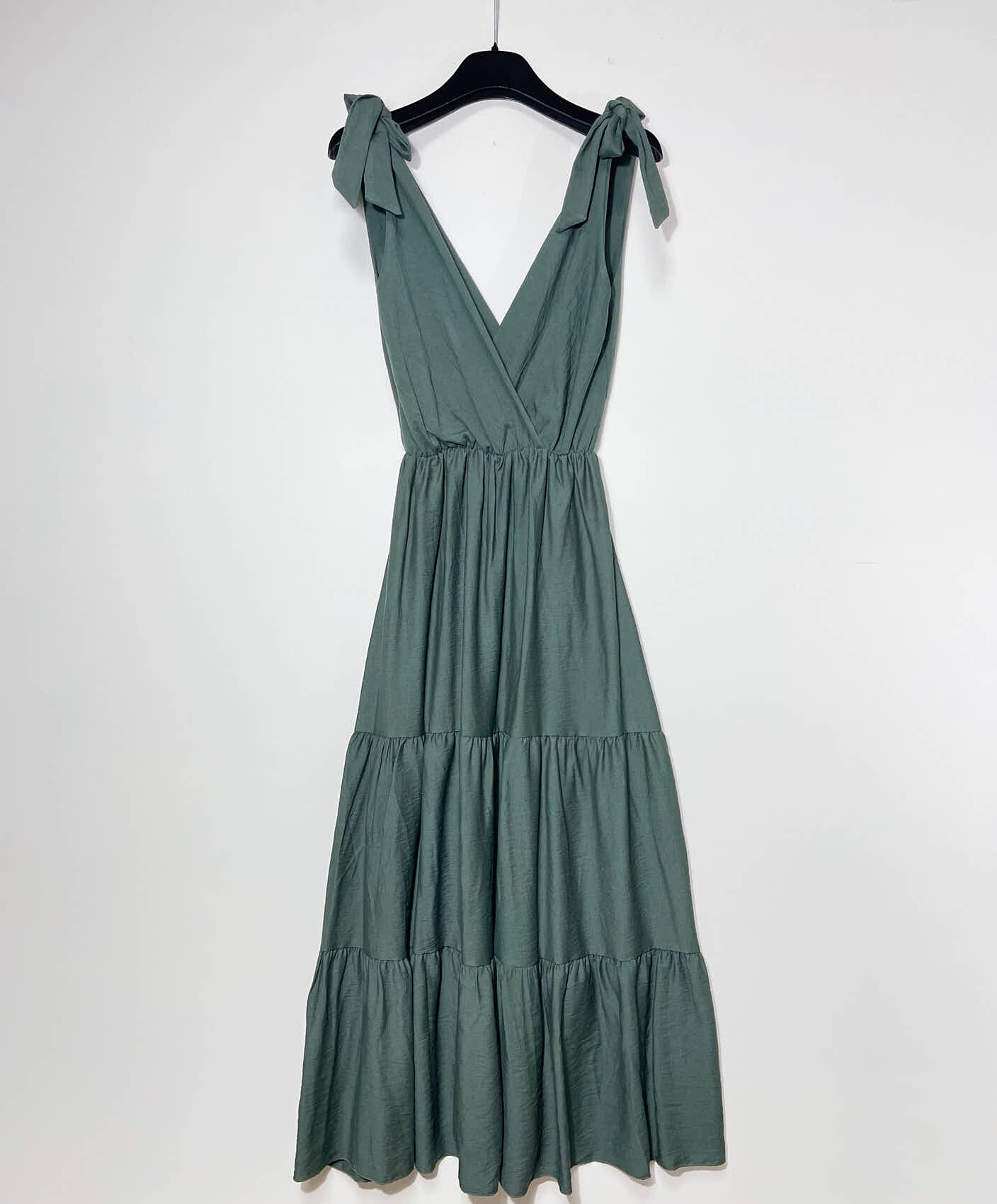 Grossiste Elegance - Robe à bretelles doubles avec nœud et volants