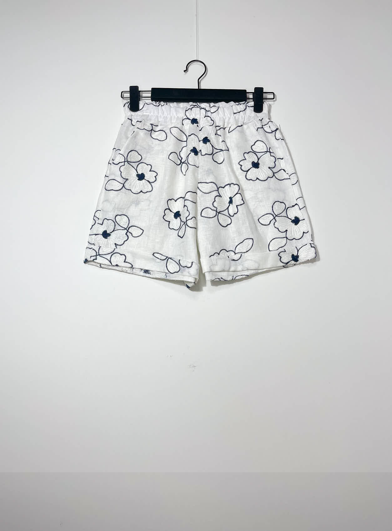 Wholesaler Elegance - Linen shorts with embroidery