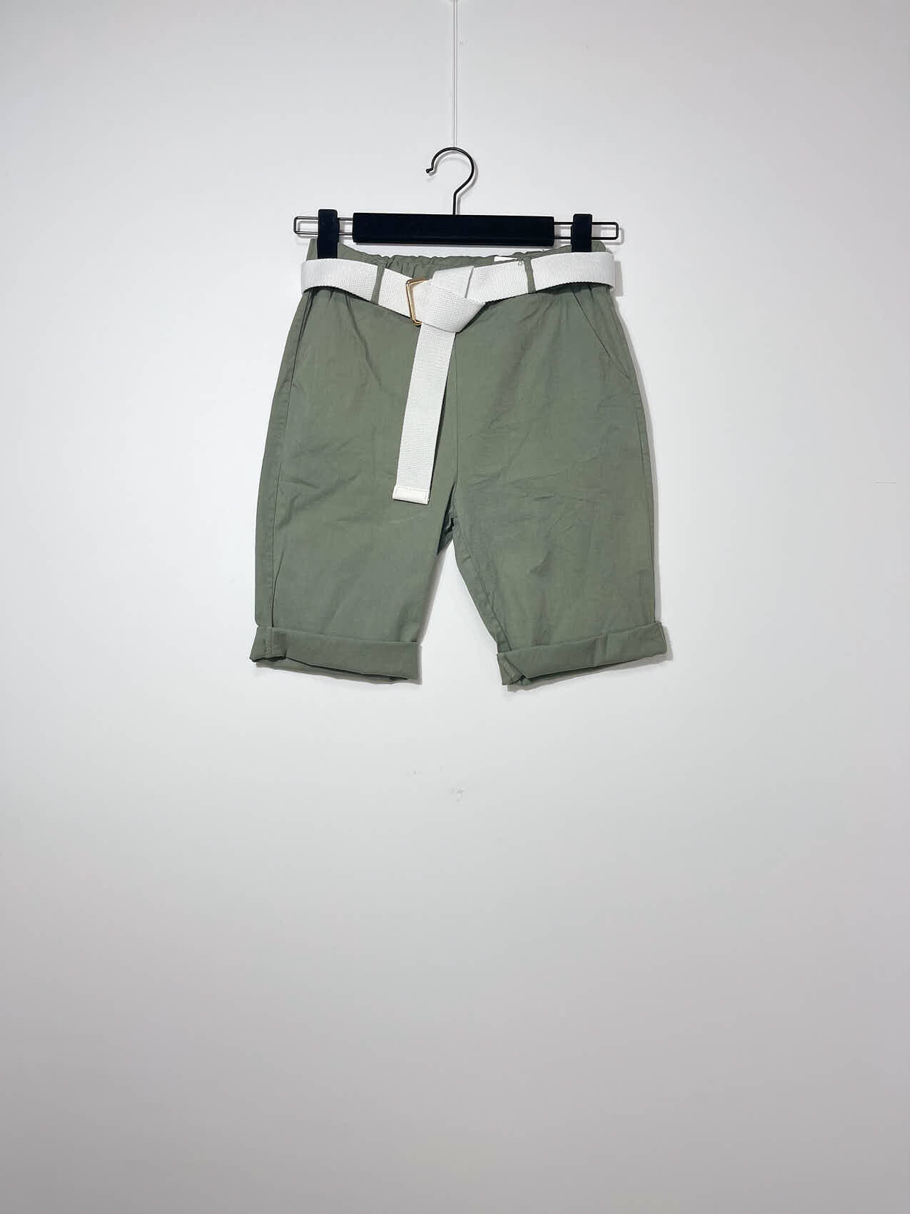 Grossista Elegance - Shorts con elastico in vita e cintura