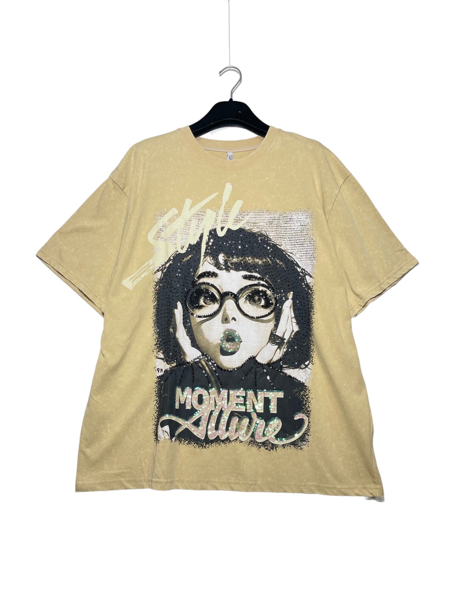 Wholesaler Elegance - Oversized stone wash T-shirt with girl and kiss print