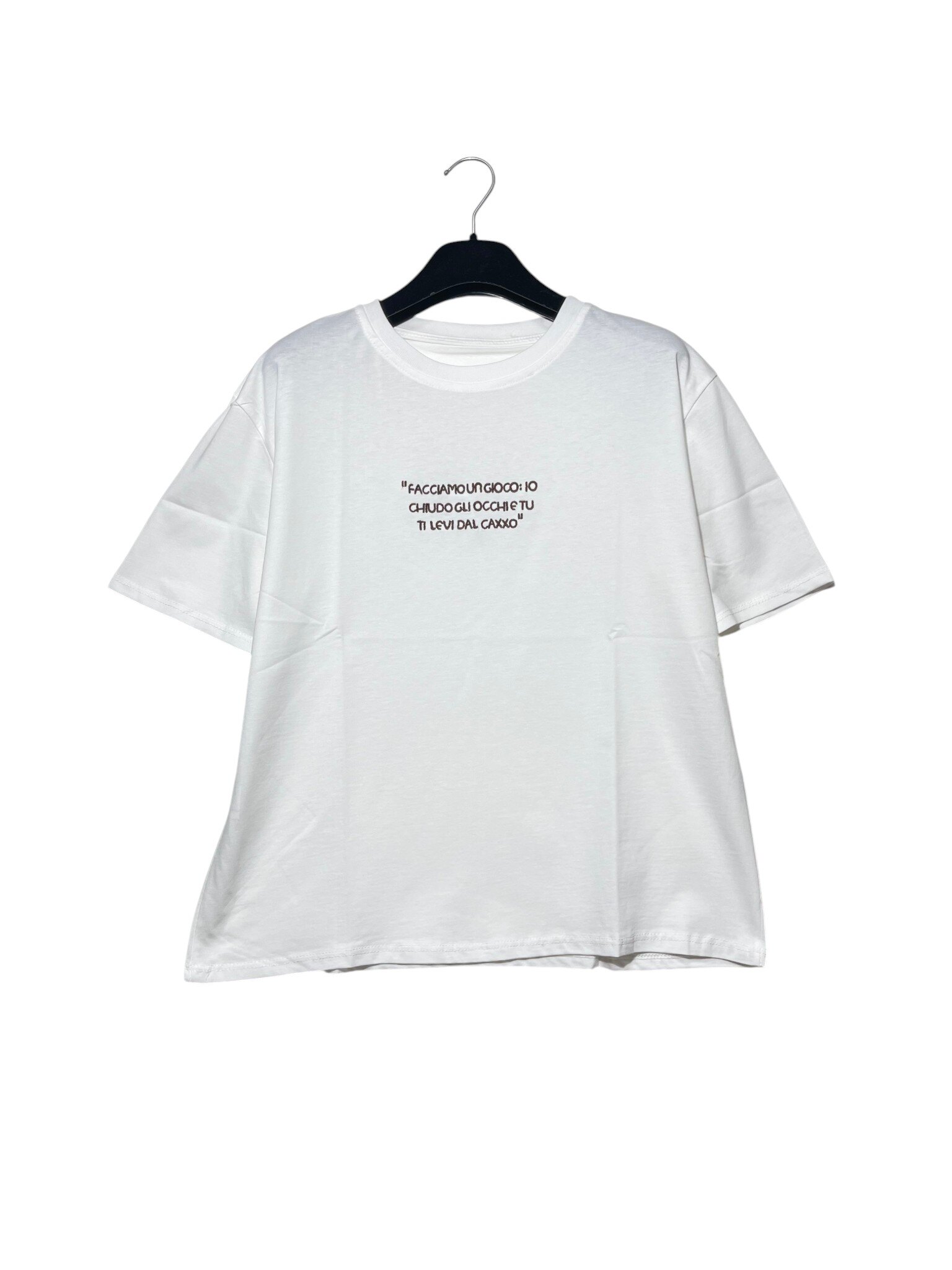 Wholesaler Elegance - Medium T-shirt in pure cotton with embroidered text LET'S PLAY A GAME: I CLOSE MY EYES AND YOU GET LOST