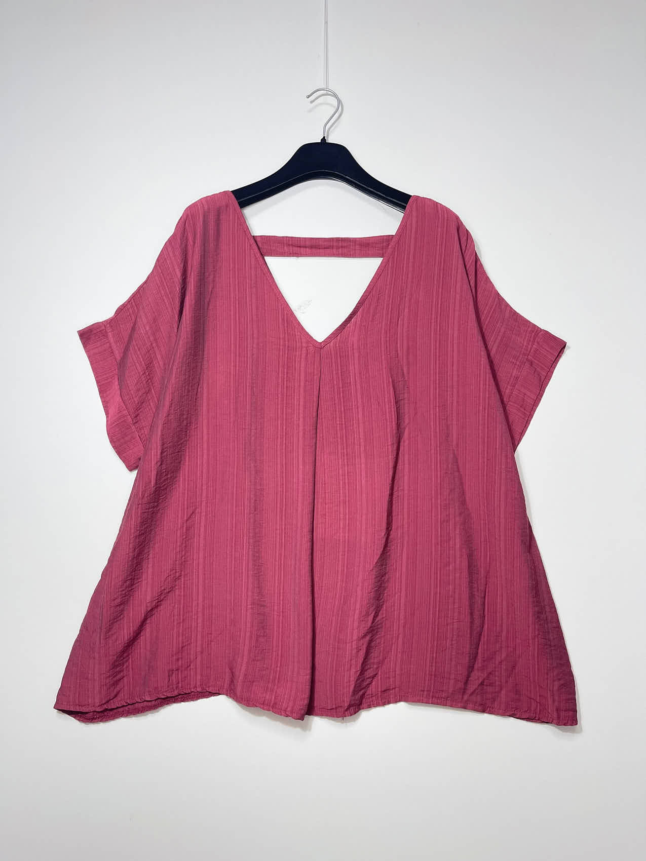 Wholesaler Elegance - V-neck oversized t-shirt