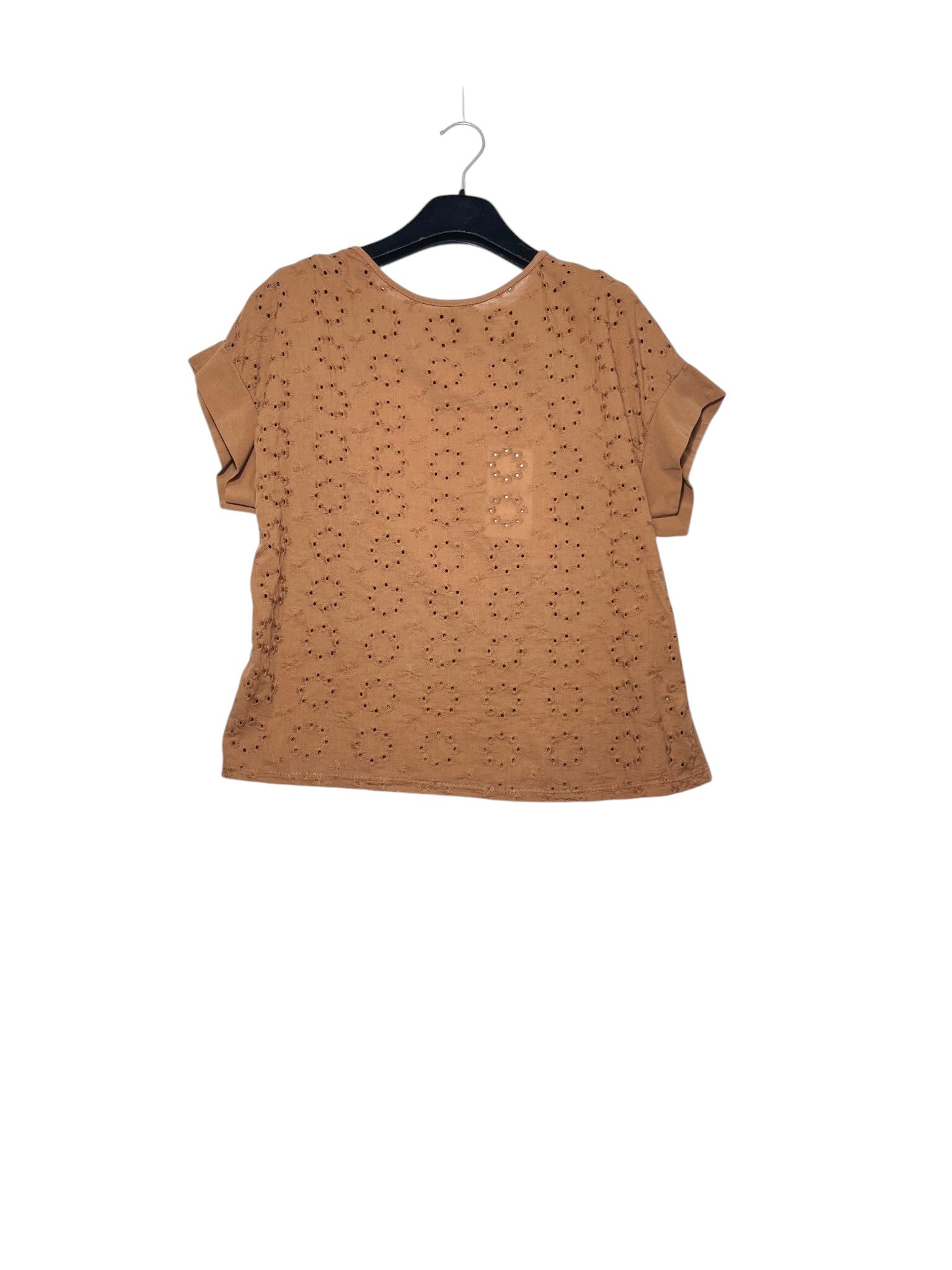 Mayorista Elegance - Camiseta con bordado inglés en la parte delantera y botones en la parte trasera