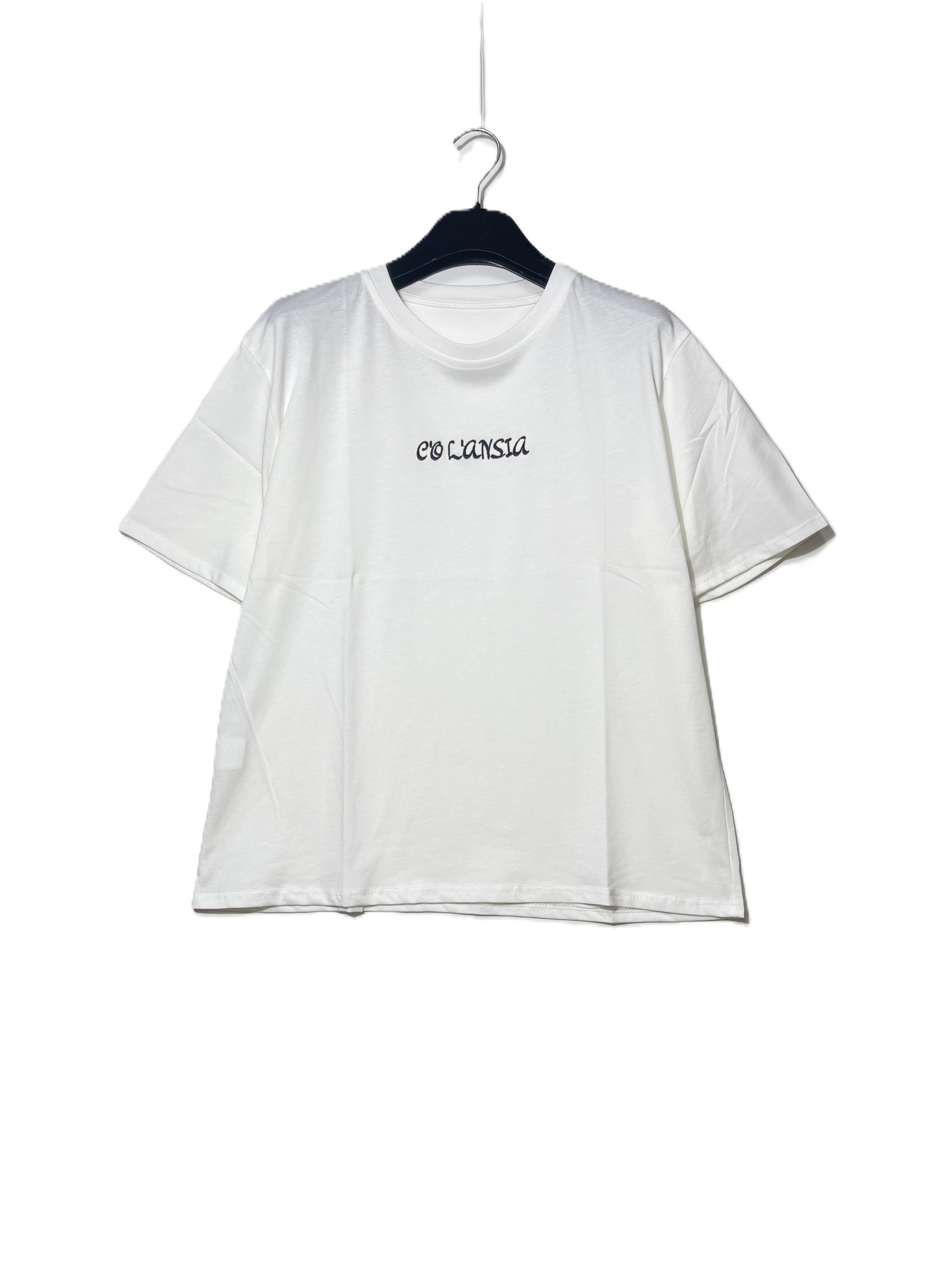 Grossista Elegance - T-shirt media in puro cotone con scritta ricamata "C'O L'ANSIA"