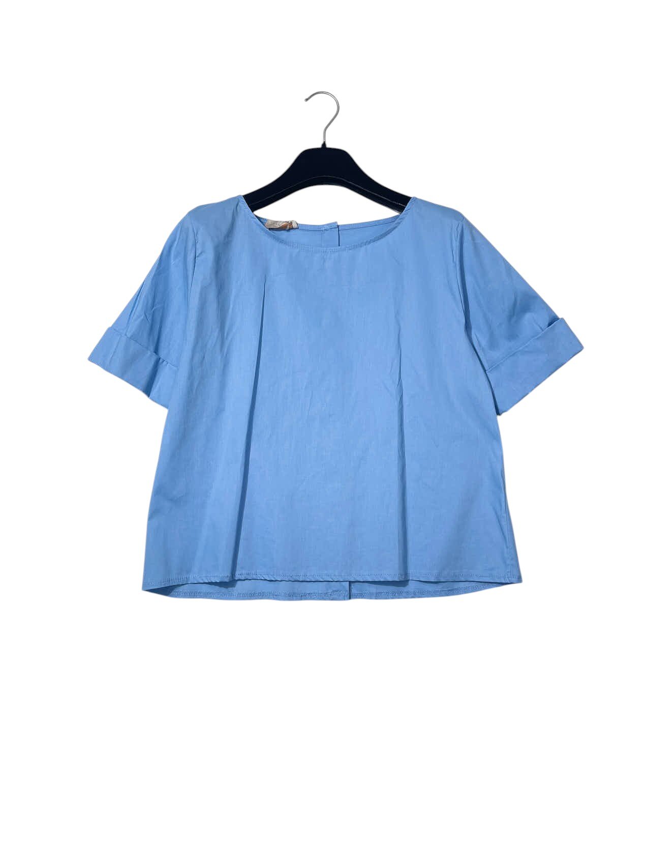 Wholesaler Elegance - T-shirt with buttons at the back