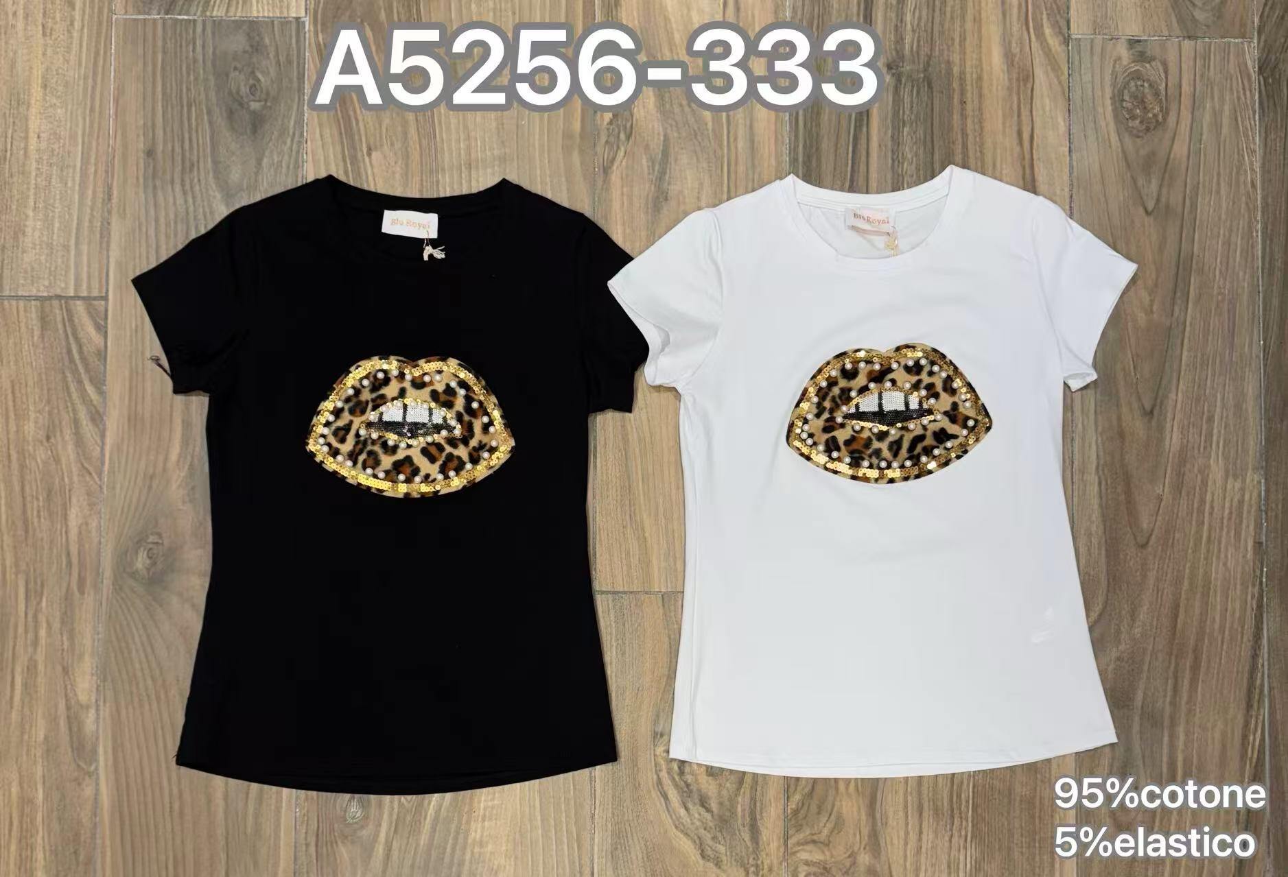 Wholesaler Elegance - Slim-fit T-shirt with mouth-shaped appliqués