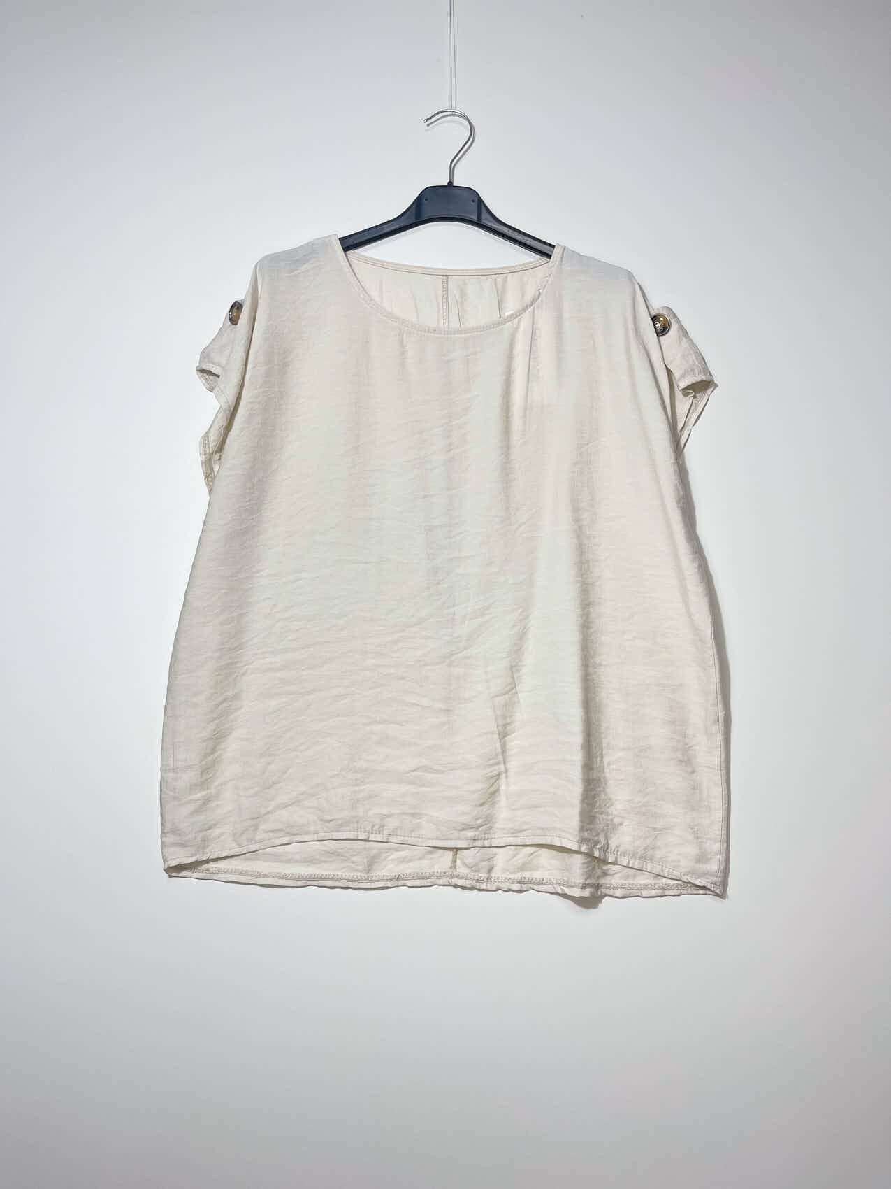 Mayorista Elegance - Camiseta con mangas enrolladas y botones