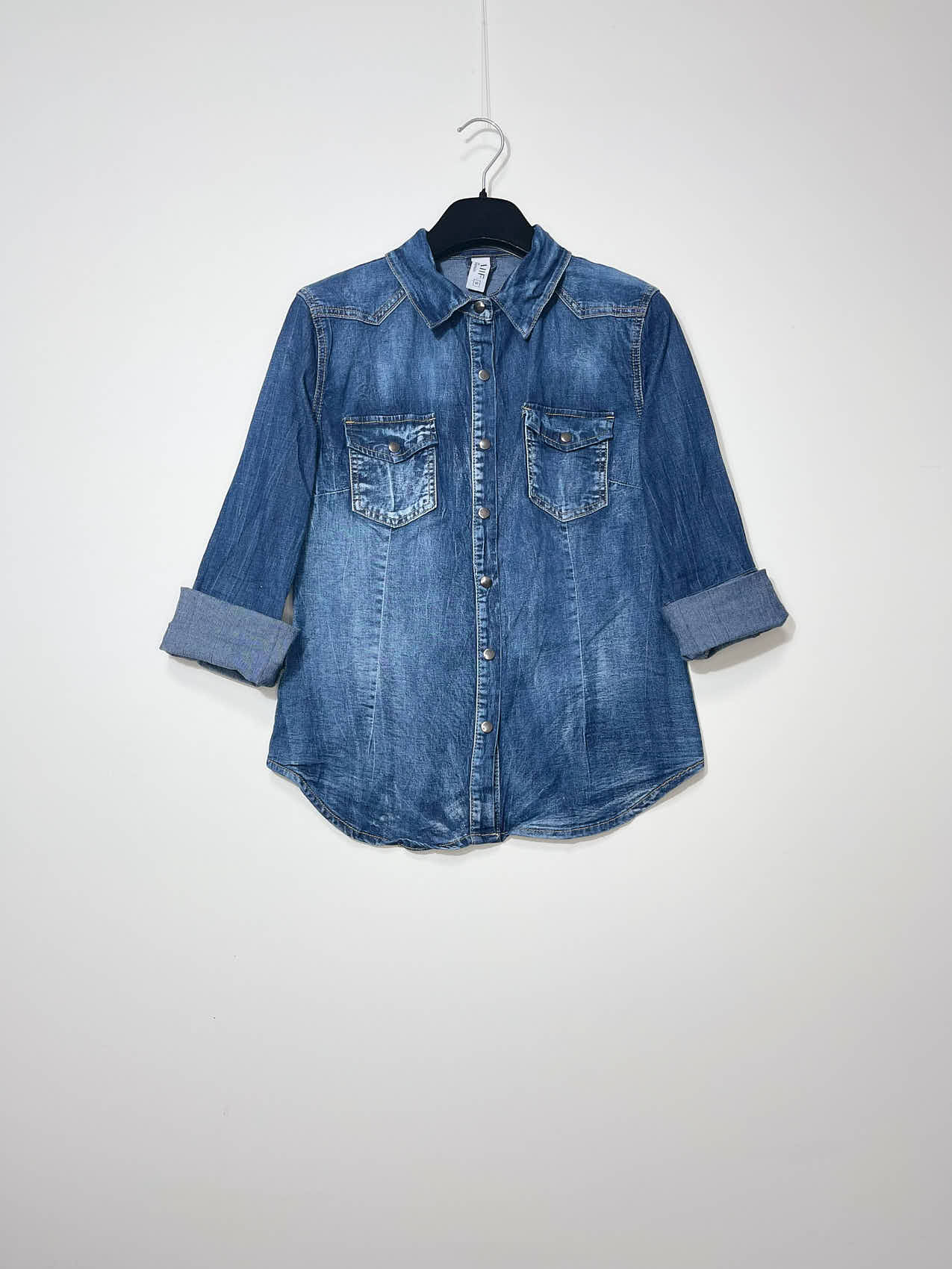 Großhändler Elegance - Jeansjacke mit Taschen und Knöpfen
