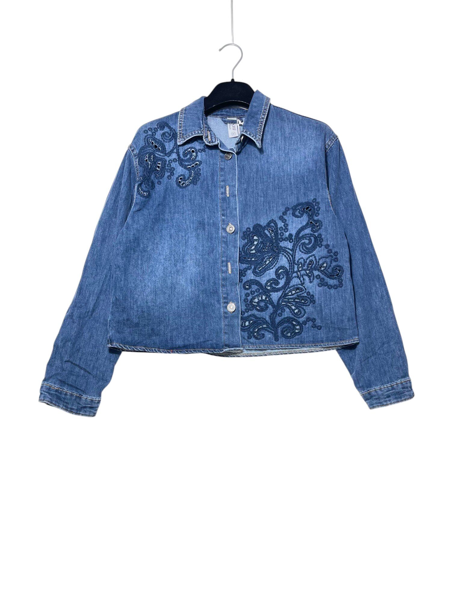 Grossiste Elegance - Chemise en jean avec broderie