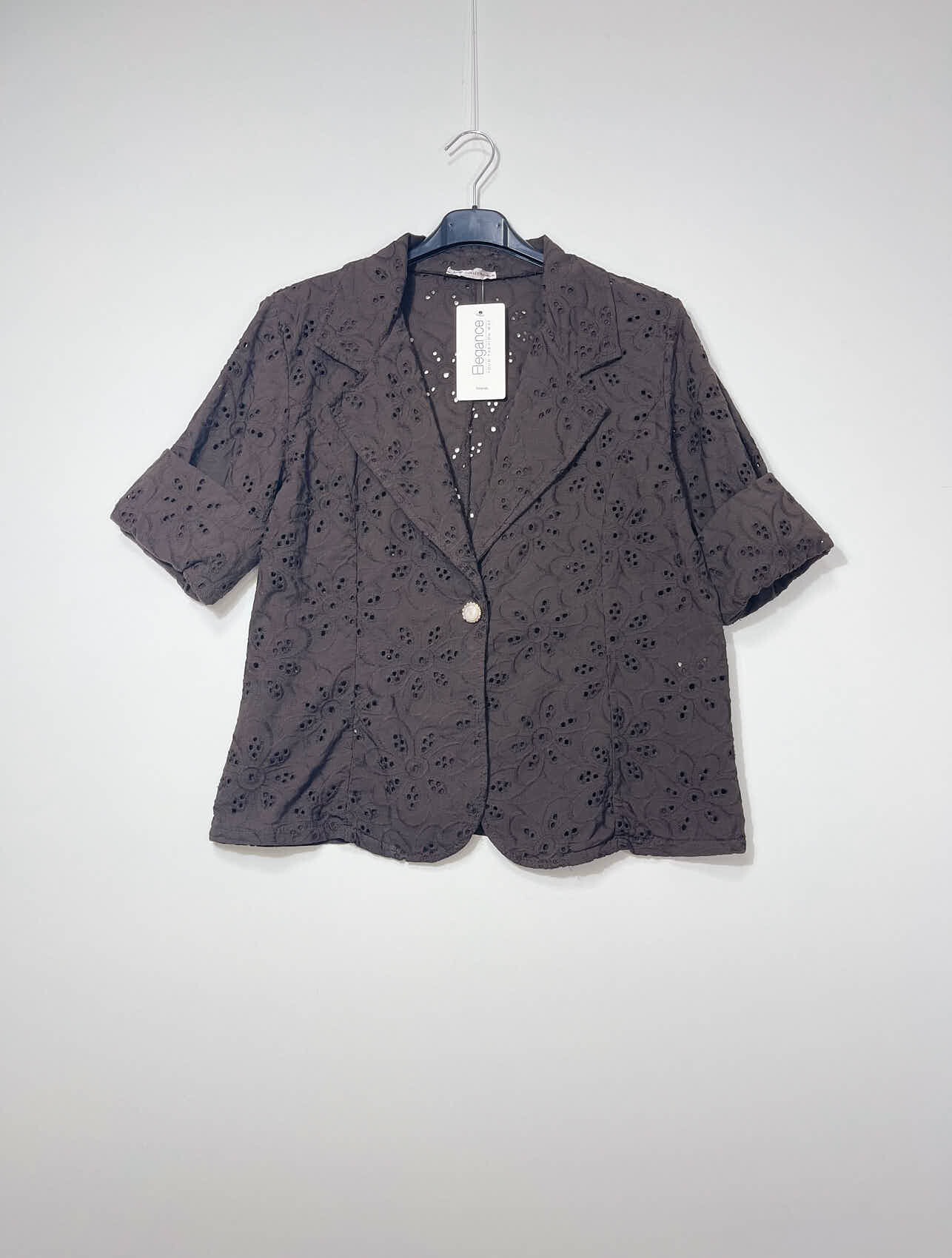 Grossiste Elegance - Veste en Sangallo avec bouton
