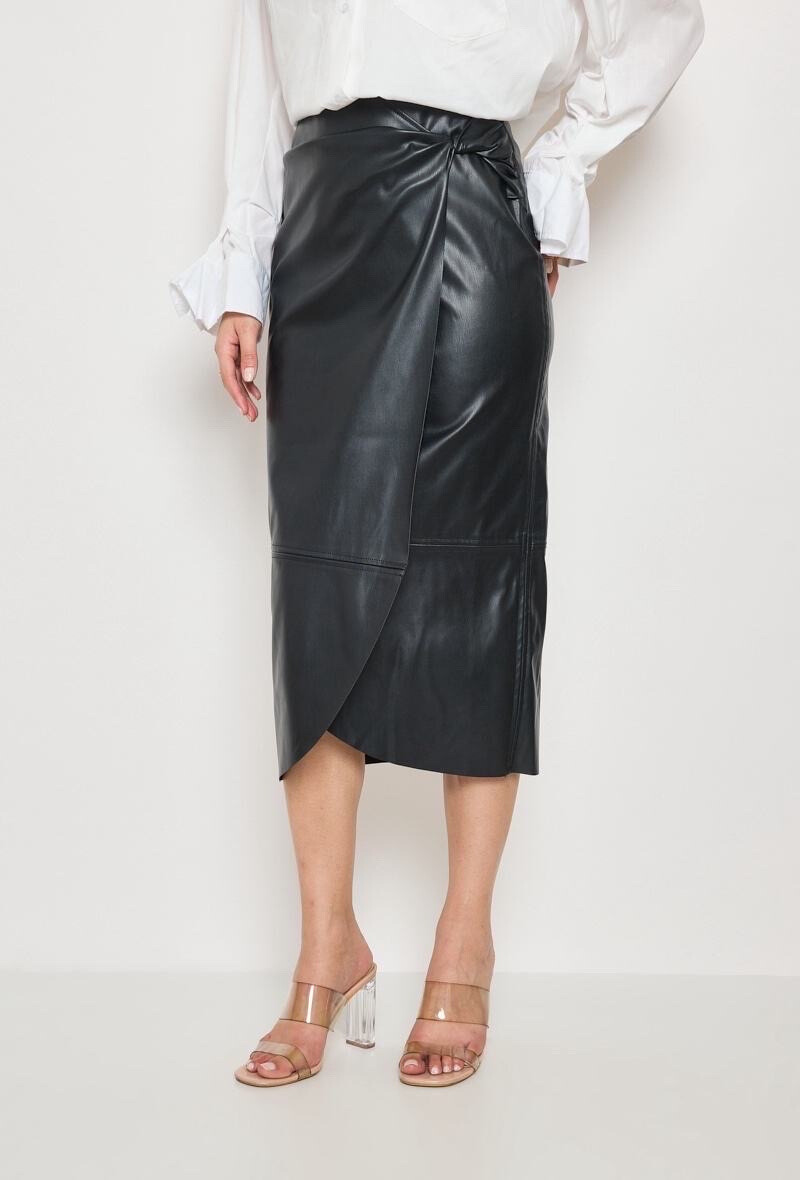 Wholesaler Elenza - skirt. imitation. leather