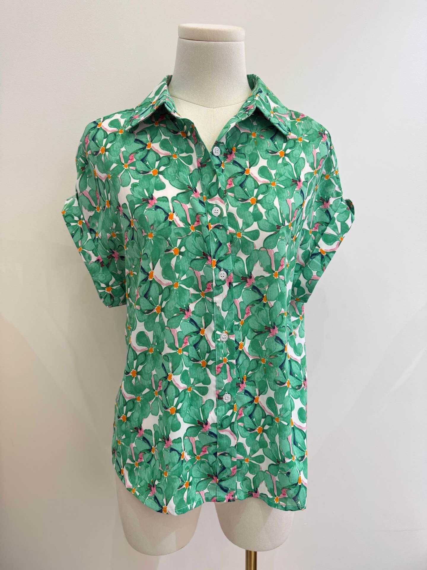 Grossiste Elina Studio - Chemise à manches courtes florale