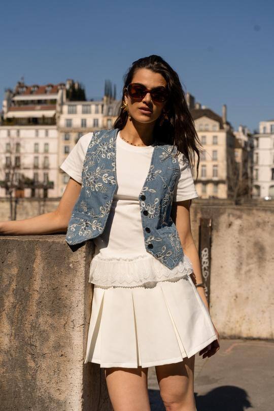 Grossiste Elina Studio - Gilet en jeans brodé sans manches