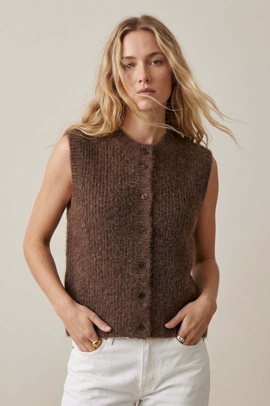 Grossiste Elina Studio - Gilet sans manches en maille Grossiste Elina Studio - Gilet sans manches en maille