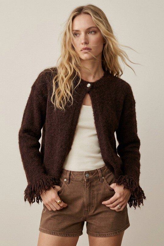 Grossista Elina Studio - Gilet in maglia con frange
