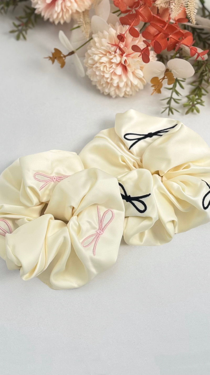 Großhändler ÉLINE L'ATELIER - Chouchou im Satin mit gesticktem Knoten 15 cm
